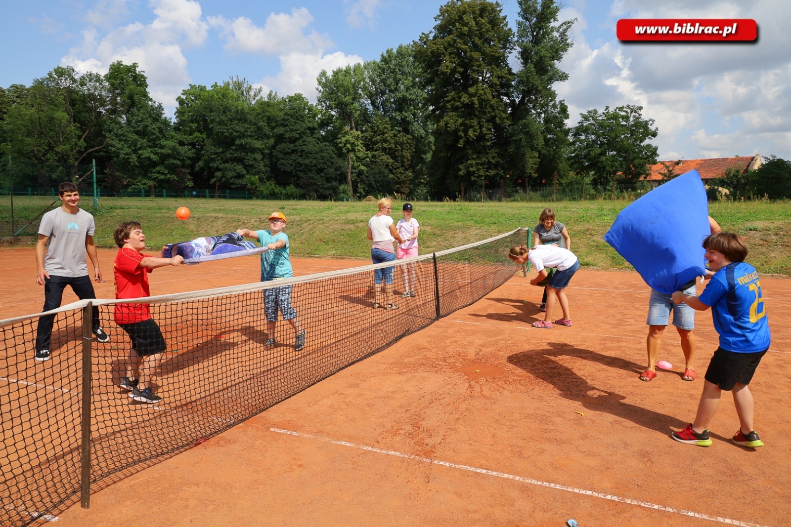 Zdjęcie w galerii na portalu naszraciborz.pl:  W bibliotece trwają wakacyjne zajęcia dla osób z niepełnosprawnościami wiadomości z regionu