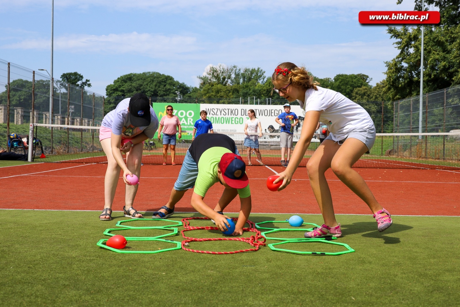 Zdjęcie w galerii na portalu naszraciborz.pl:  W bibliotece trwają wakacyjne zajęcia dla osób z niepełnosprawnościami wiadomości z regionu