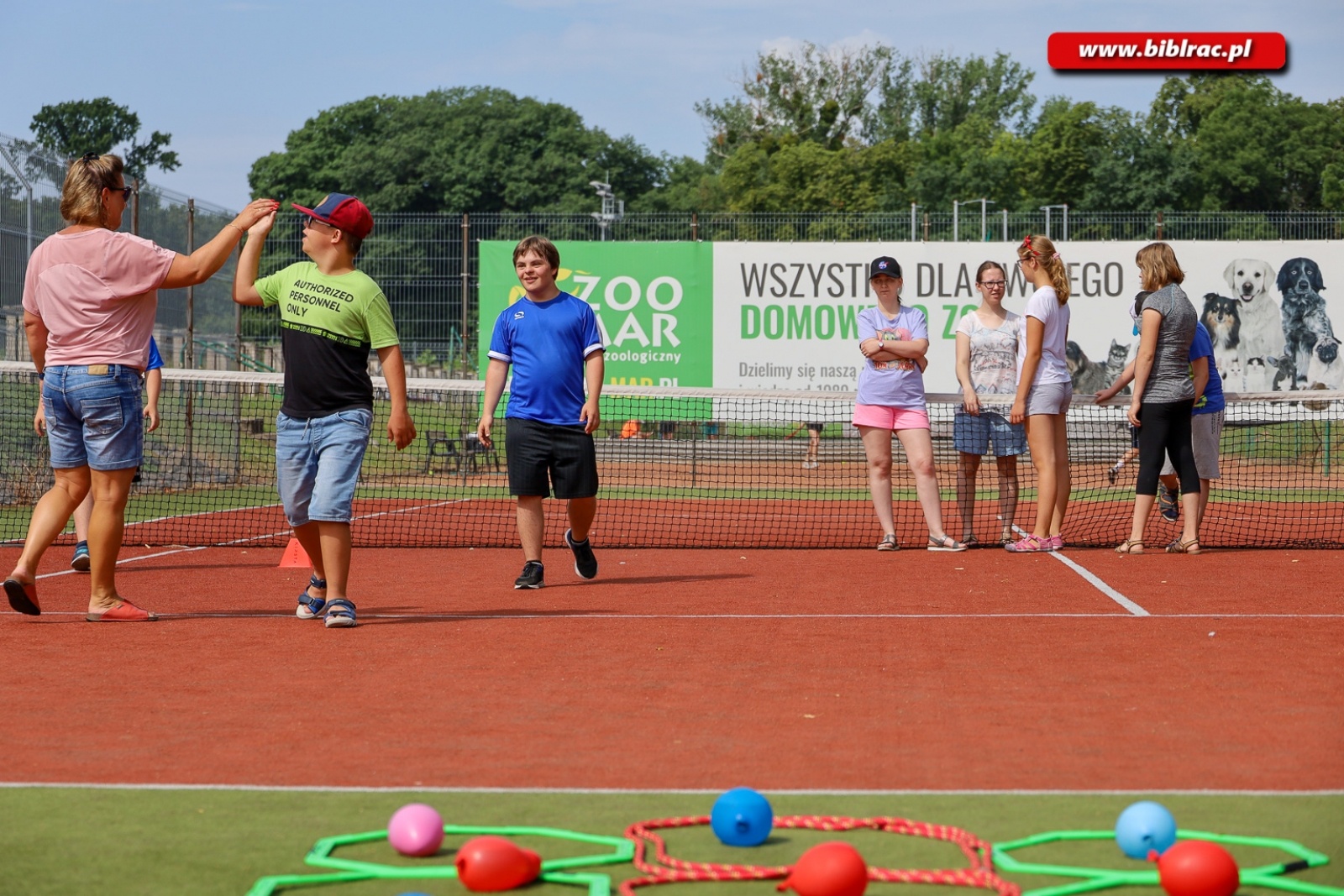 Zdjęcie w galerii na portalu naszraciborz.pl:  W bibliotece trwają wakacyjne zajęcia dla osób z niepełnosprawnościami wiadomości z regionu
