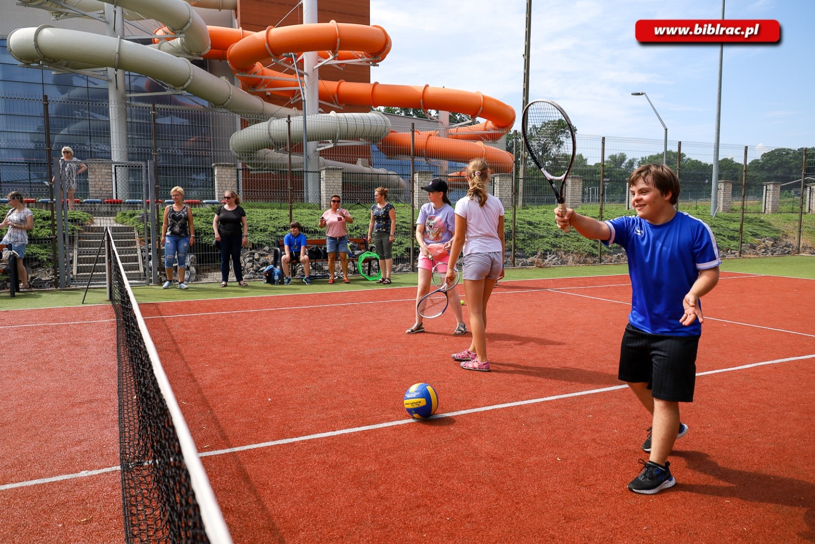 Zdjęcie w galerii na portalu naszraciborz.pl:  W bibliotece trwają wakacyjne zajęcia dla osób z niepełnosprawnościami wiadomości z regionu
