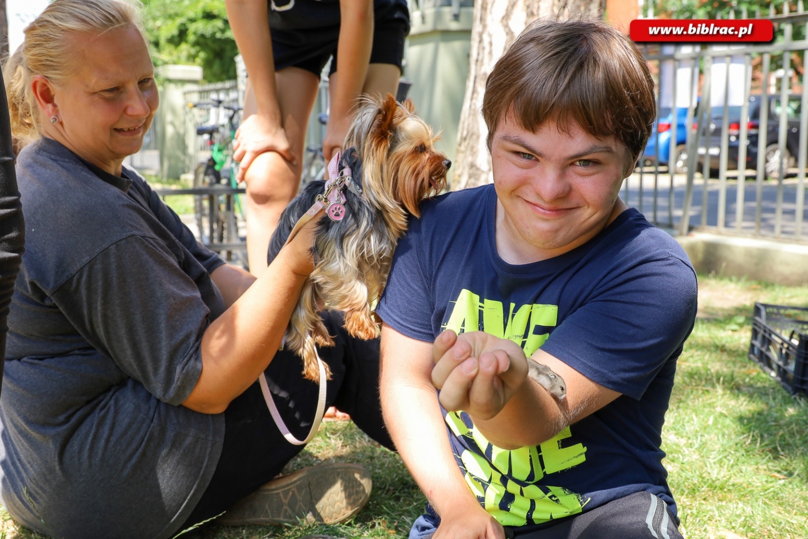 Zdjęcie w galerii na portalu naszraciborz.pl:  W bibliotece trwają wakacyjne zajęcia dla osób z niepełnosprawnościami wiadomości z regionu