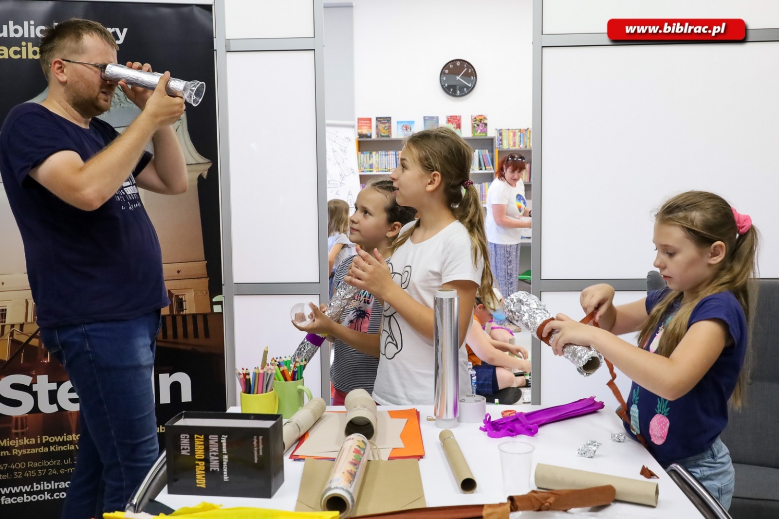 Zdjęcie w galerii na portalu naszraciborz.pl: Kosmiczni przyjaciele – na półmetku Kosmicznego Lata z Biblioteką wiadomości z regionu