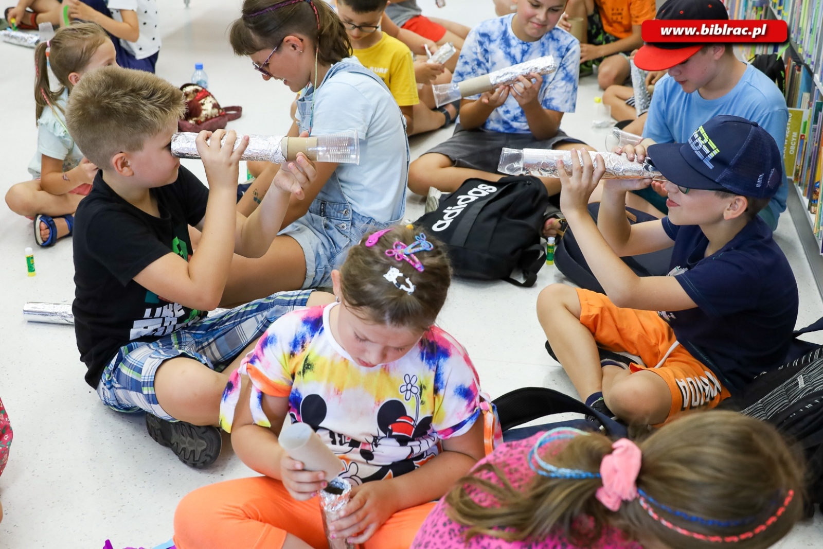 Zdjęcie w galerii na portalu naszraciborz.pl: Kosmiczni przyjaciele – na półmetku Kosmicznego Lata z Biblioteką wiadomości z regionu