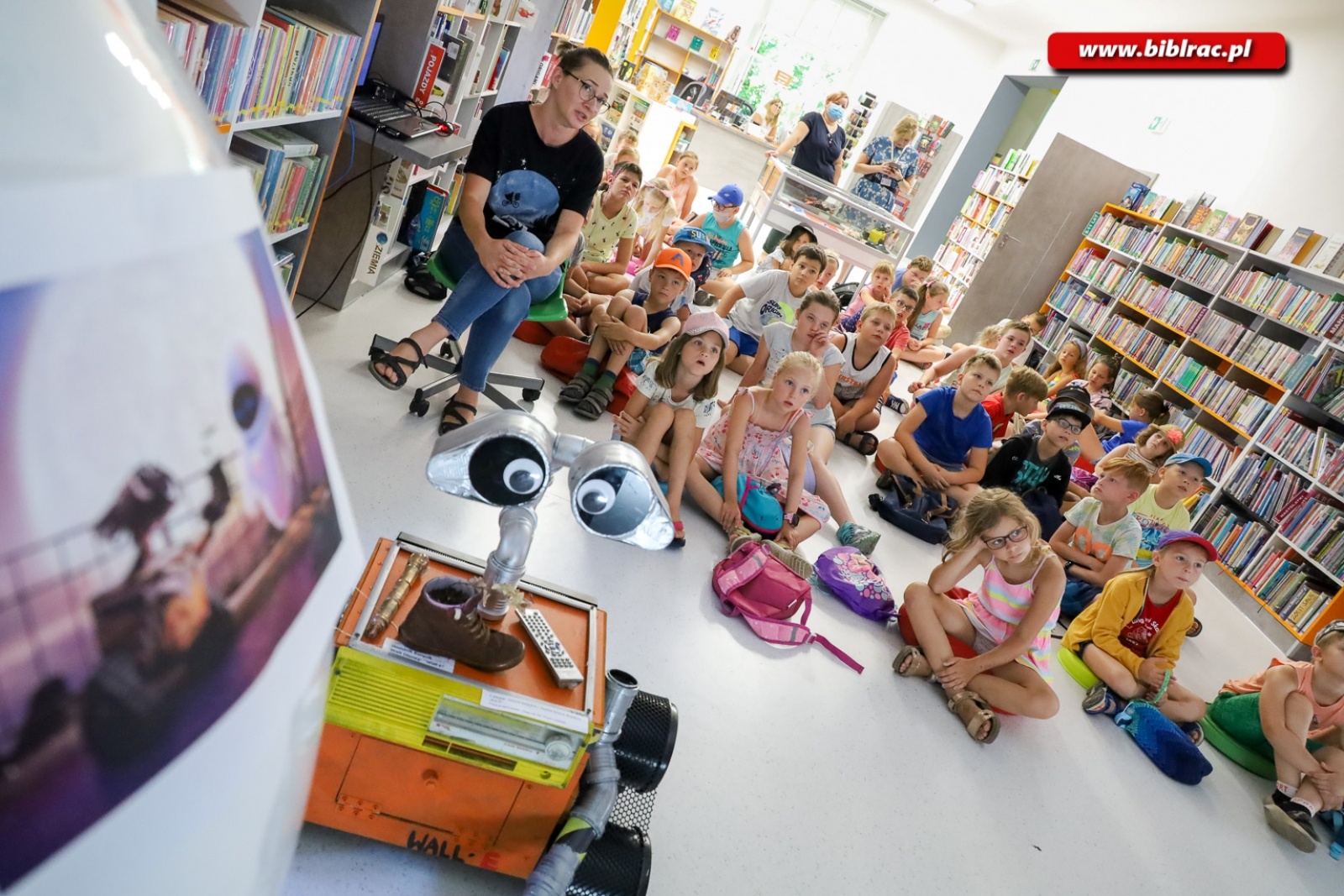 Zdjęcie w galerii na portalu naszraciborz.pl: Kosmiczni przyjaciele – na półmetku Kosmicznego Lata z Biblioteką wiadomości z regionu