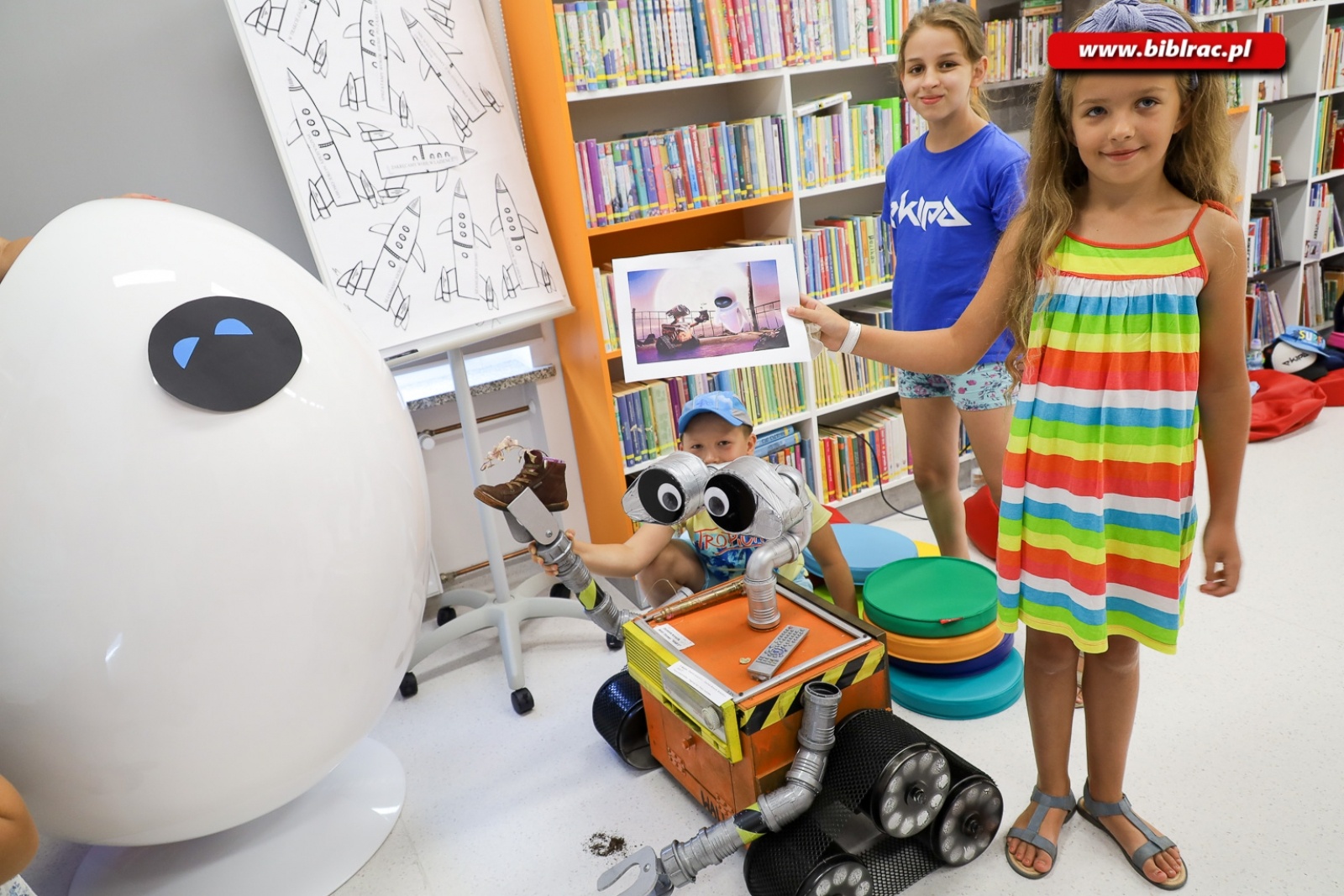 Zdjęcie w galerii na portalu naszraciborz.pl: Kosmiczni przyjaciele – na półmetku Kosmicznego Lata z Biblioteką wiadomości z regionu