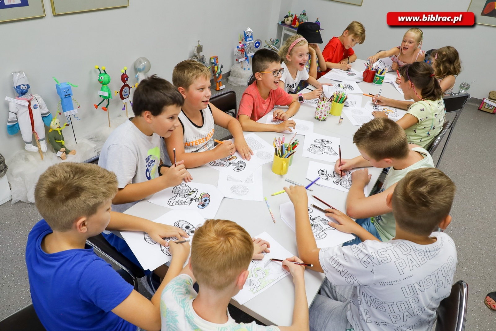 Zdjęcie w galerii na portalu naszraciborz.pl: Kosmiczni przyjaciele – na półmetku Kosmicznego Lata z Biblioteką wiadomości z regionu