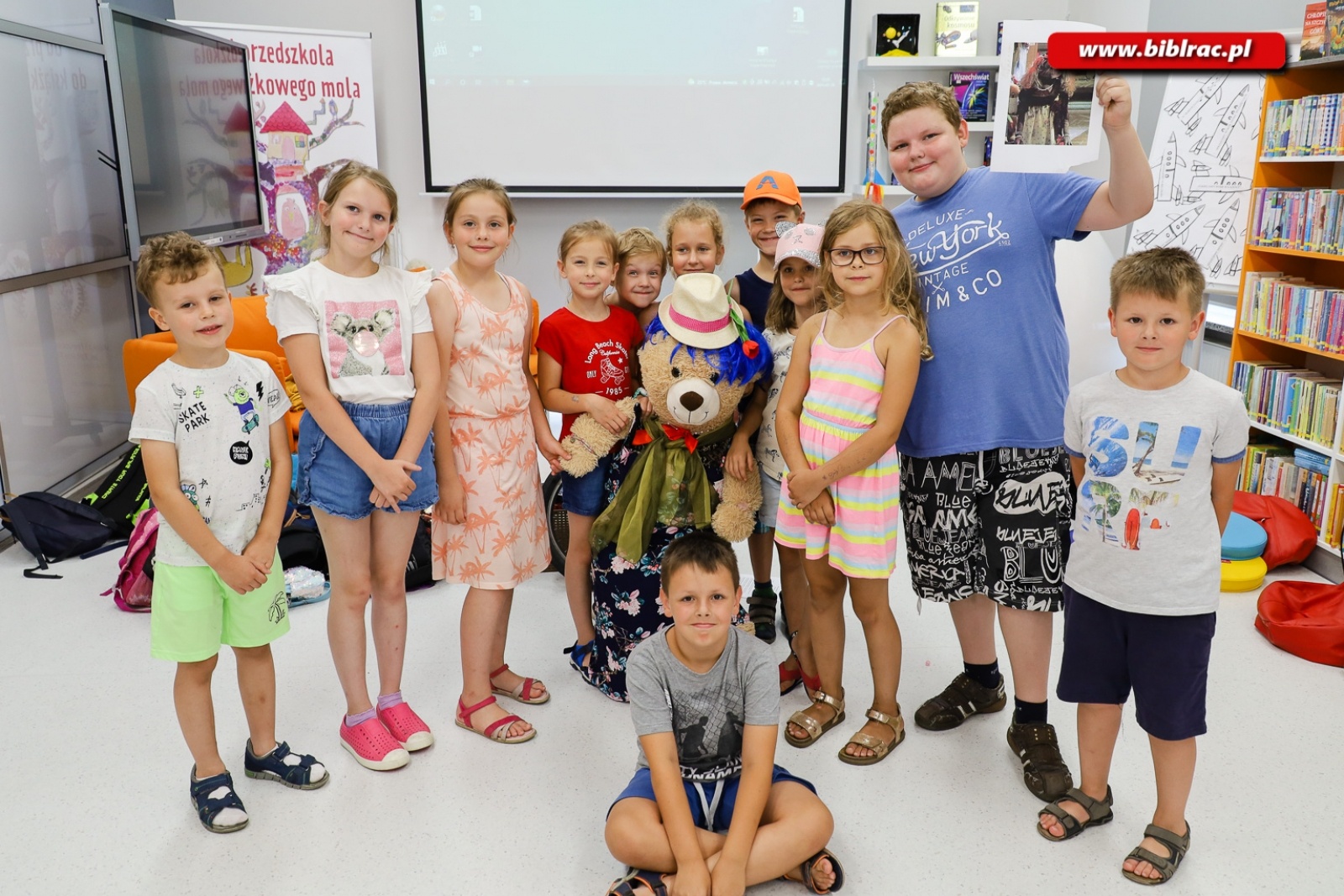 Zdjęcie w galerii na portalu naszraciborz.pl: Kosmiczni przyjaciele – na półmetku Kosmicznego Lata z Biblioteką wiadomości z regionu
