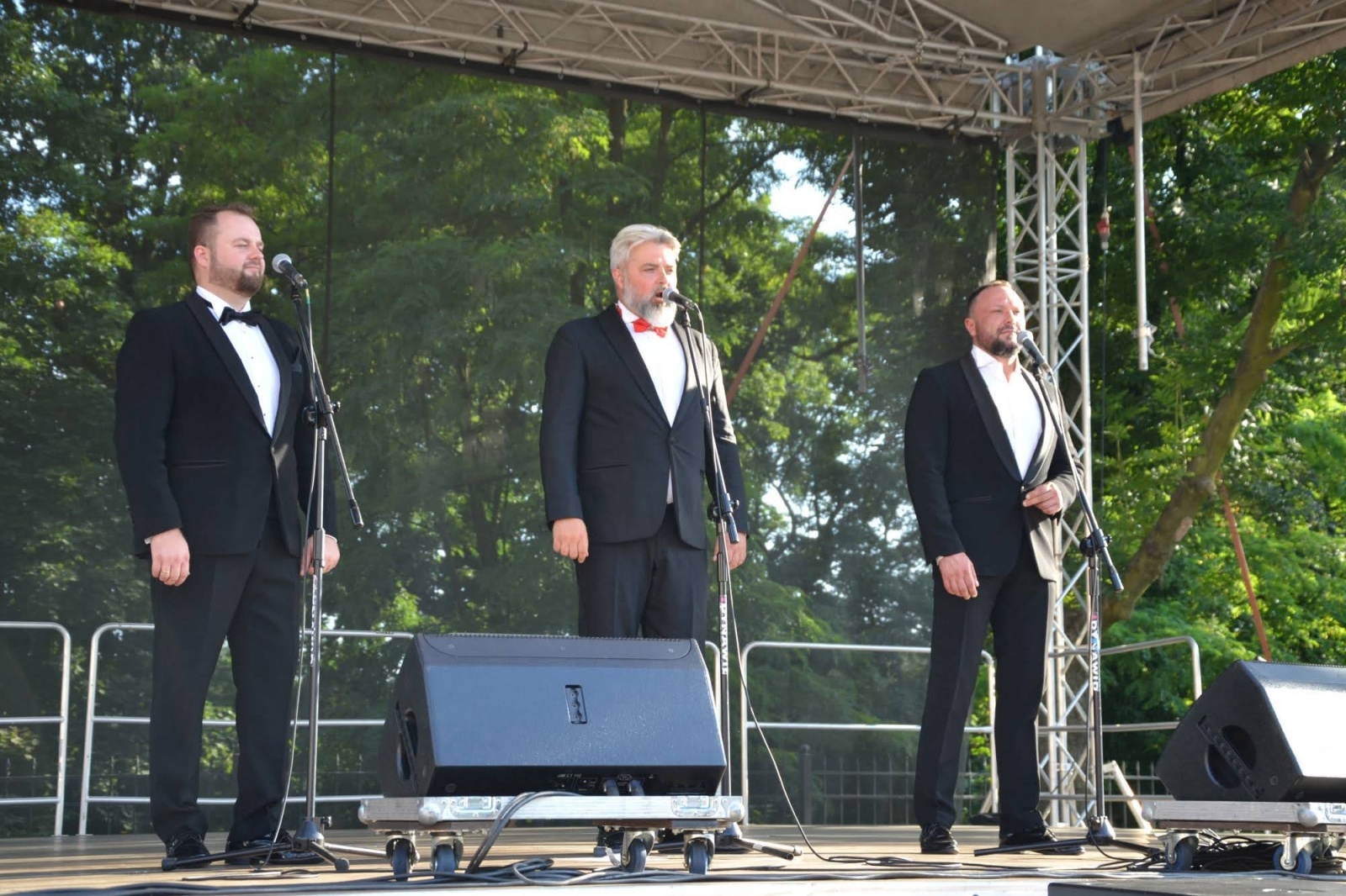 Zdjęcie w galerii na portalu naszraciborz.pl: Trzej tenorzy zaśpiewali na Zamku Piastowskim wiadomości z regionu