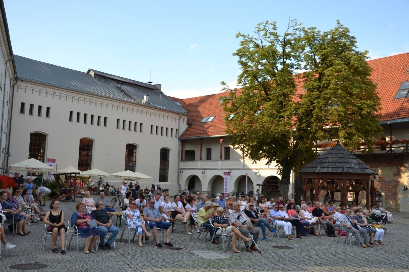 Zdjęcie w galerii na portalu naszraciborz.pl: Trzej tenorzy zaśpiewali na Zamku Piastowskim wiadomości z regionu