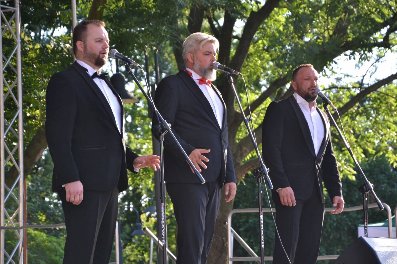 Zdjęcie w galerii na portalu naszraciborz.pl: Trzej tenorzy zaśpiewali na Zamku Piastowskim wiadomości z regionu