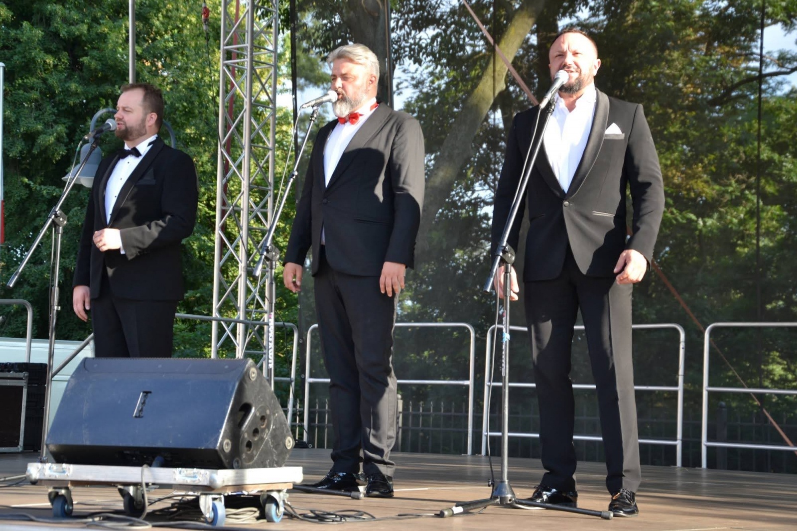 Zdjęcie w galerii na portalu naszraciborz.pl: Trzej tenorzy zaśpiewali na Zamku Piastowskim wiadomości z regionu