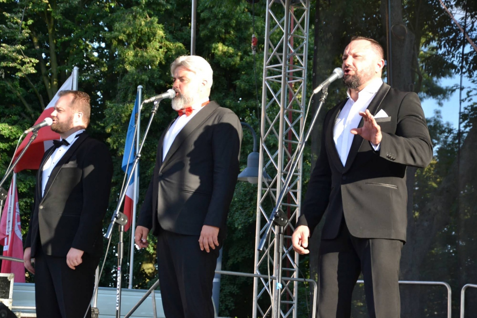 Zdjęcie w galerii na portalu naszraciborz.pl: Trzej tenorzy zaśpiewali na Zamku Piastowskim wiadomości z regionu