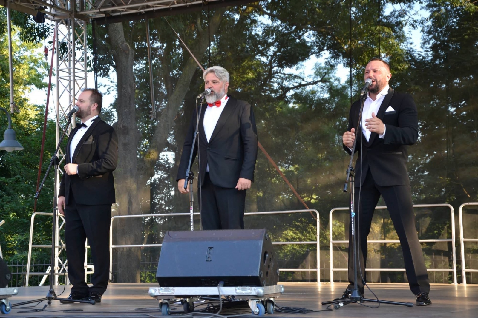 Zdjęcie w galerii na portalu naszraciborz.pl: Trzej tenorzy zaśpiewali na Zamku Piastowskim wiadomości z regionu