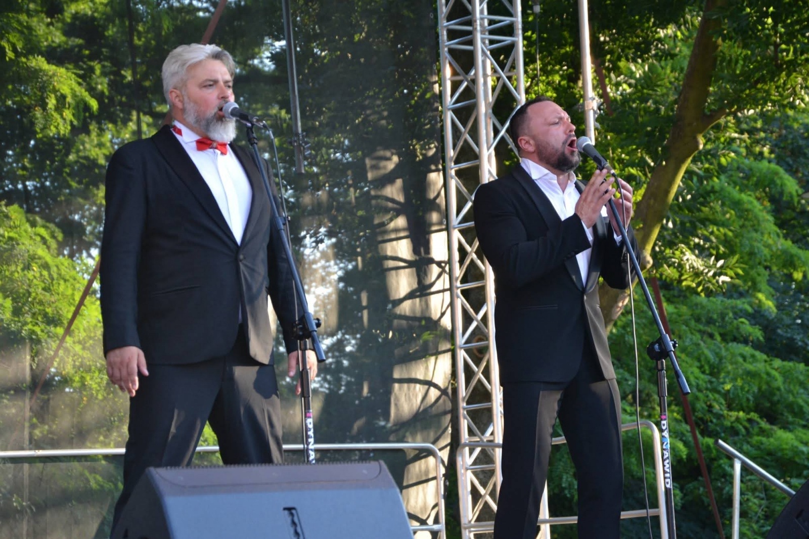 Zdjęcie w galerii na portalu naszraciborz.pl: Trzej tenorzy zaśpiewali na Zamku Piastowskim wiadomości z regionu