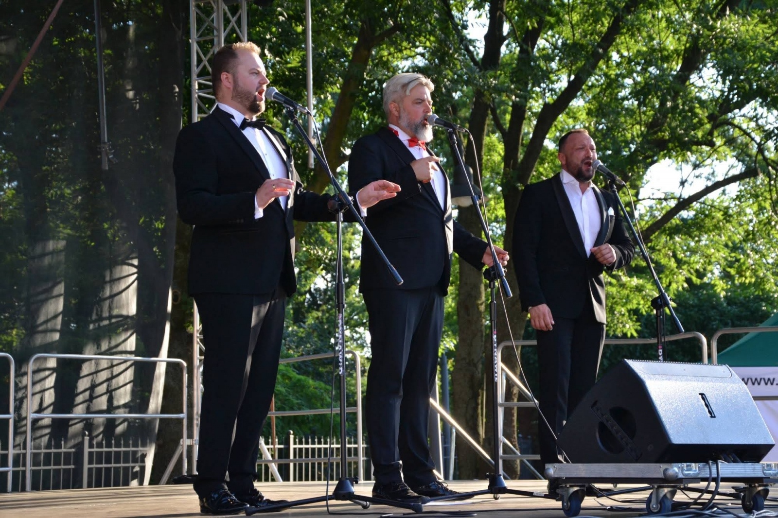 Zdjęcie w galerii na portalu naszraciborz.pl: Trzej tenorzy zaśpiewali na Zamku Piastowskim wiadomości z regionu