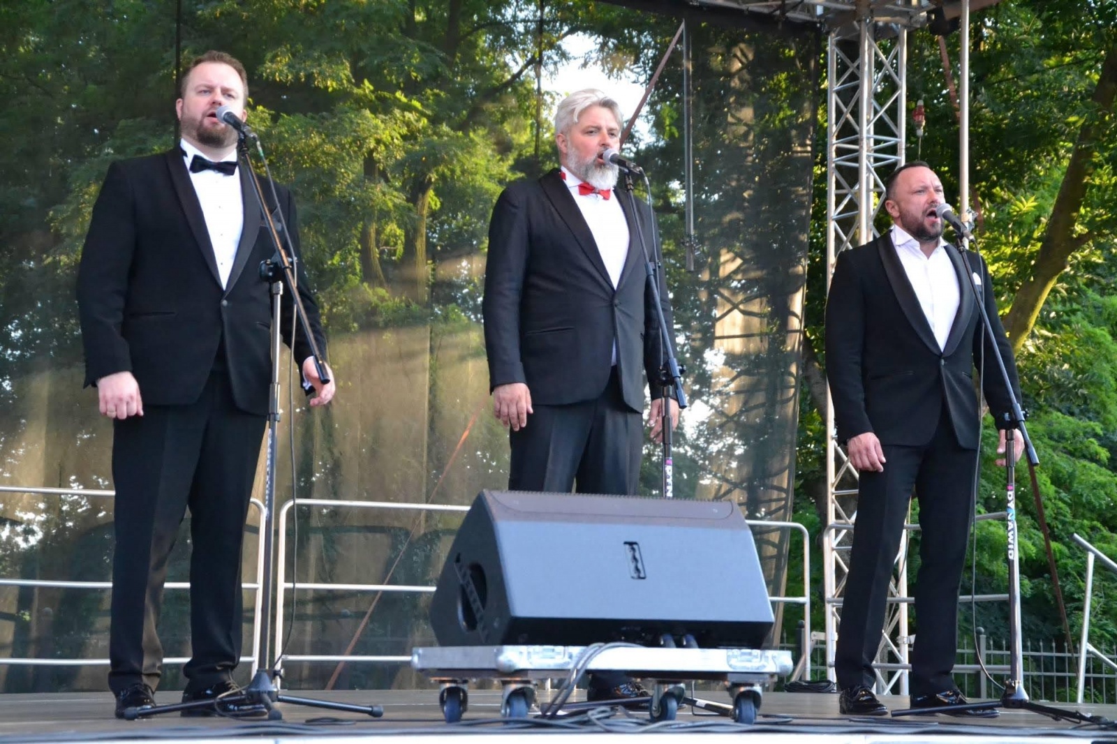 Zdjęcie w galerii na portalu naszraciborz.pl: Trzej tenorzy zaśpiewali na Zamku Piastowskim wiadomości z regionu