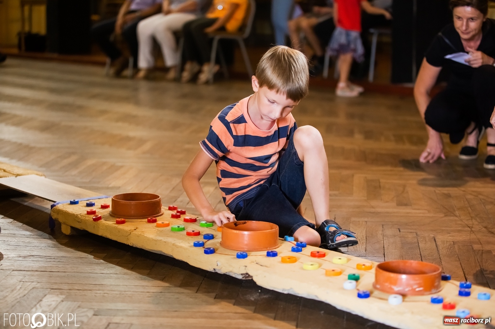 Zdjęcie w galerii na portalu naszraciborz.pl: Krzanowicka kapslomania schowała się do MOK-u wiadomości z regionu