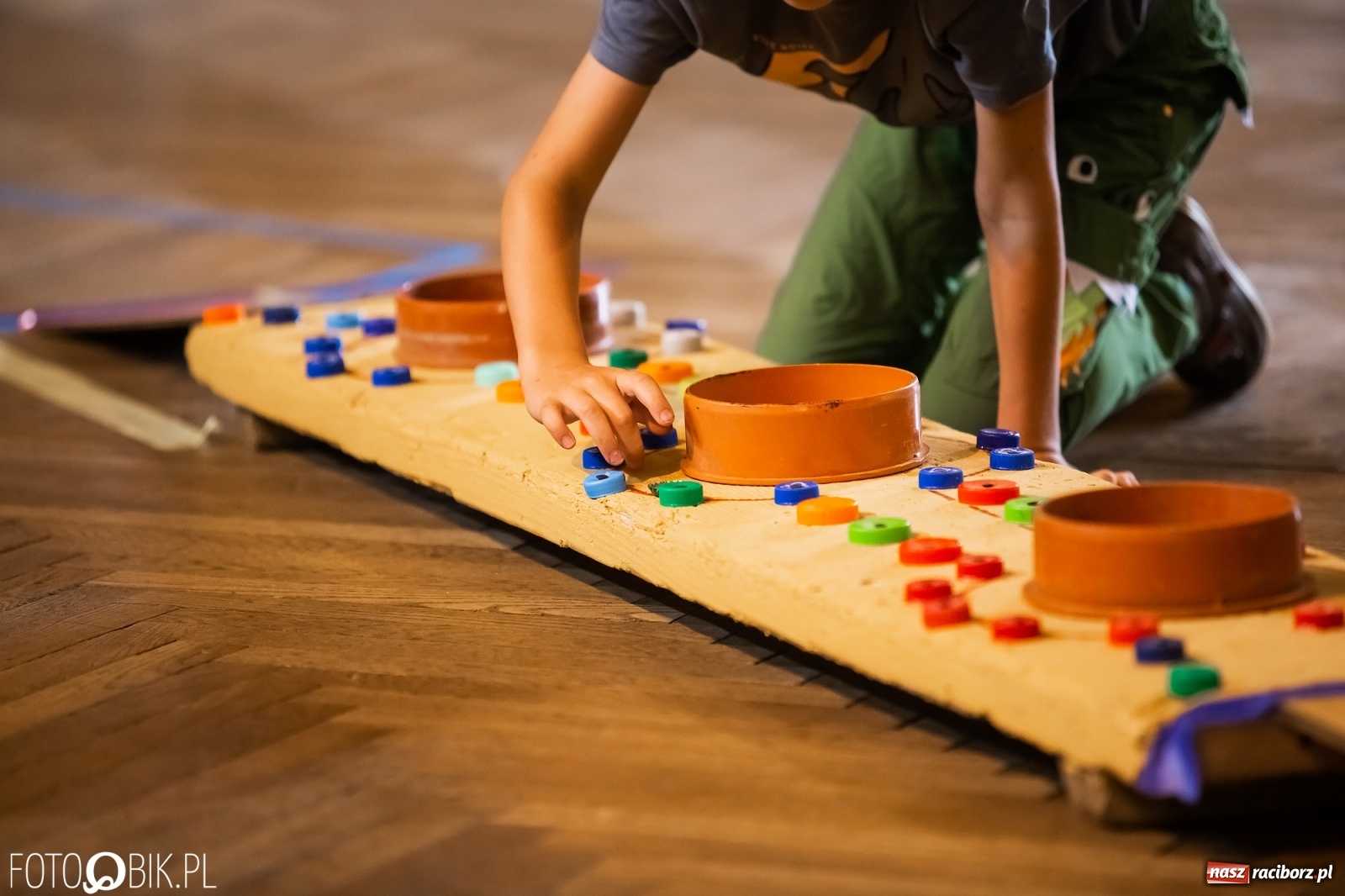 Zdjęcie w galerii na portalu naszraciborz.pl: Krzanowicka kapslomania schowała się do MOK-u wiadomości z regionu