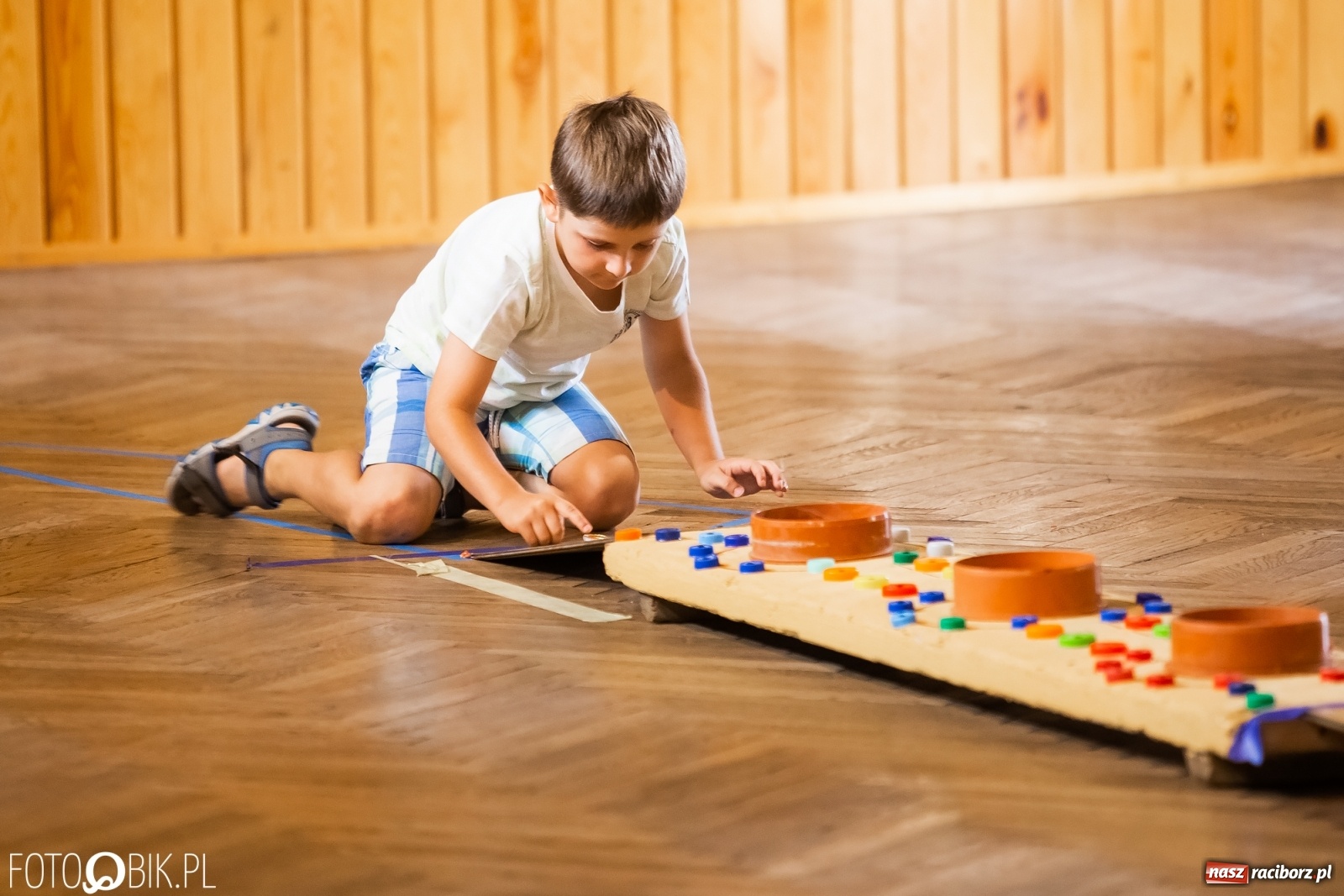 Zdjęcie w galerii na portalu naszraciborz.pl: Krzanowicka kapslomania schowała się do MOK-u wiadomości z regionu