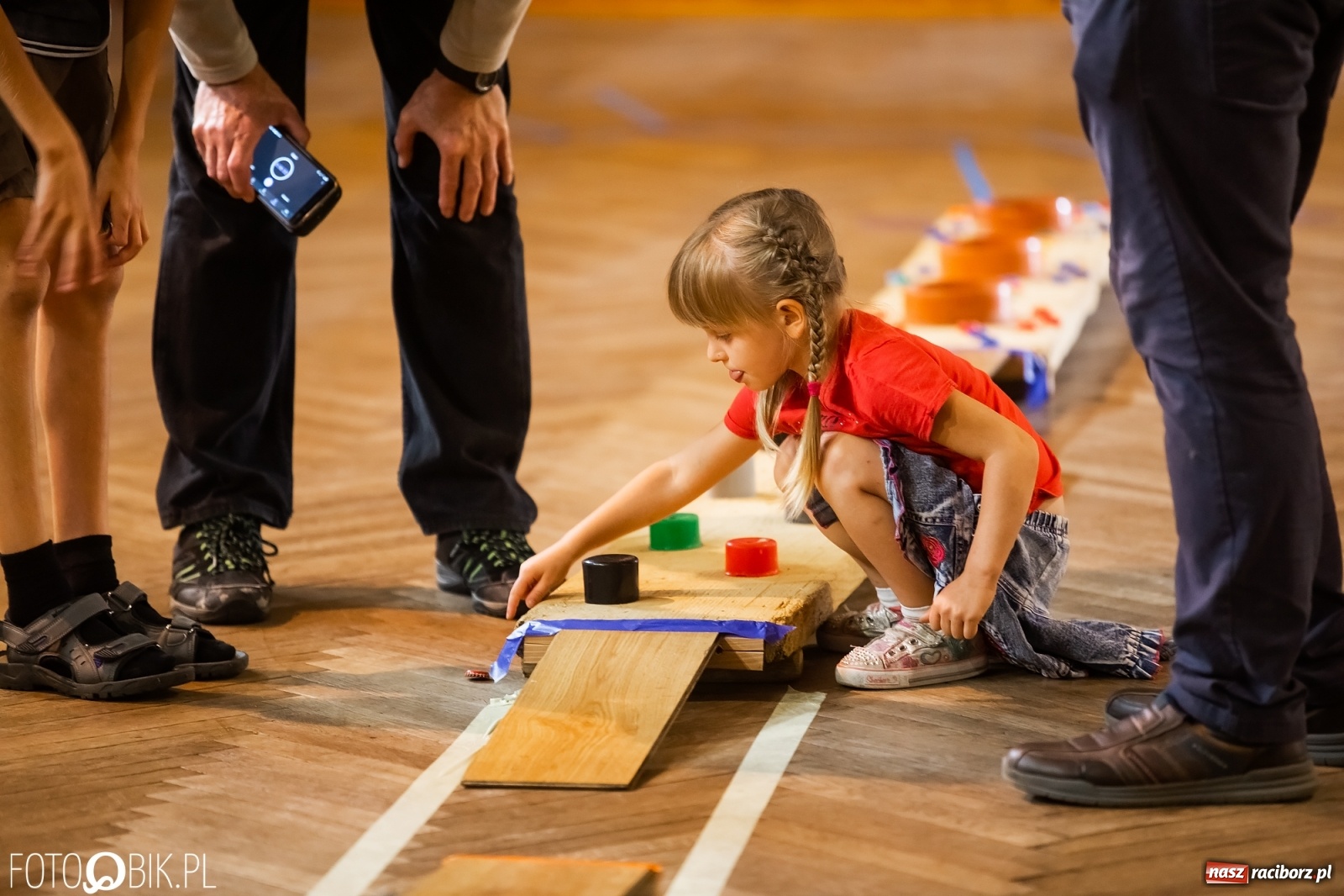 Zdjęcie w galerii na portalu naszraciborz.pl: Krzanowicka kapslomania schowała się do MOK-u wiadomości z regionu