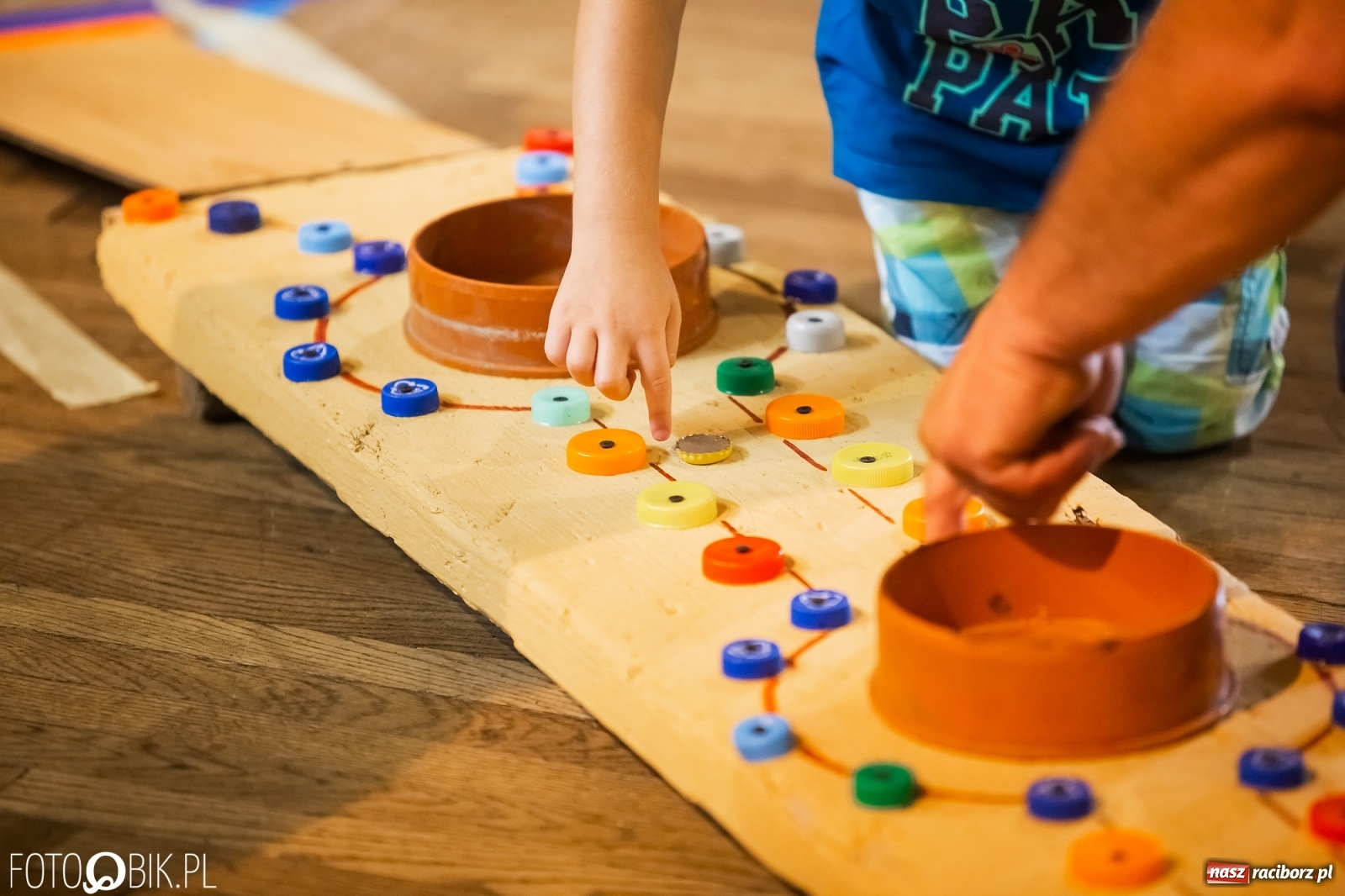 Zdjęcie w galerii na portalu naszraciborz.pl: Krzanowicka kapslomania schowała się do MOK-u wiadomości z regionu
