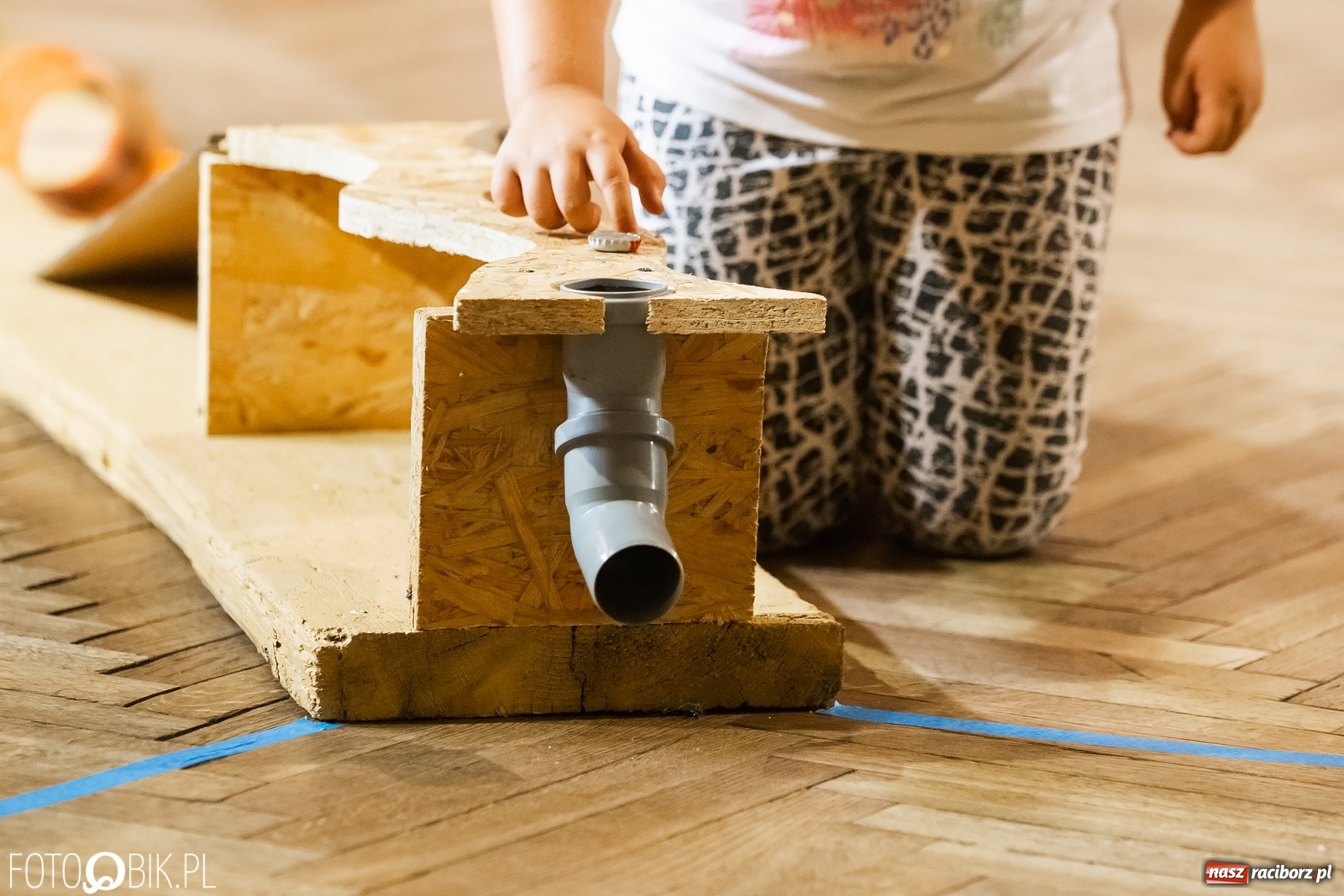 Zdjęcie w galerii na portalu naszraciborz.pl: Krzanowicka kapslomania schowała się do MOK-u wiadomości z regionu