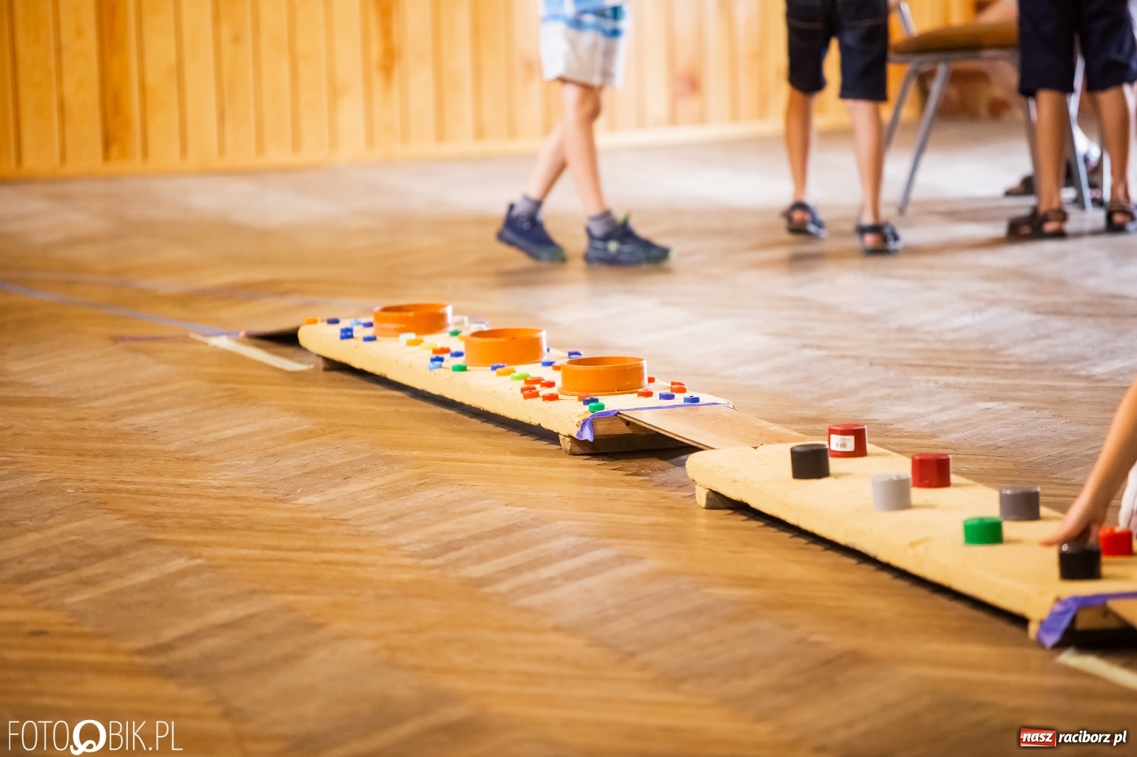 Zdjęcie w galerii na portalu naszraciborz.pl: Krzanowicka kapslomania schowała się do MOK-u wiadomości z regionu