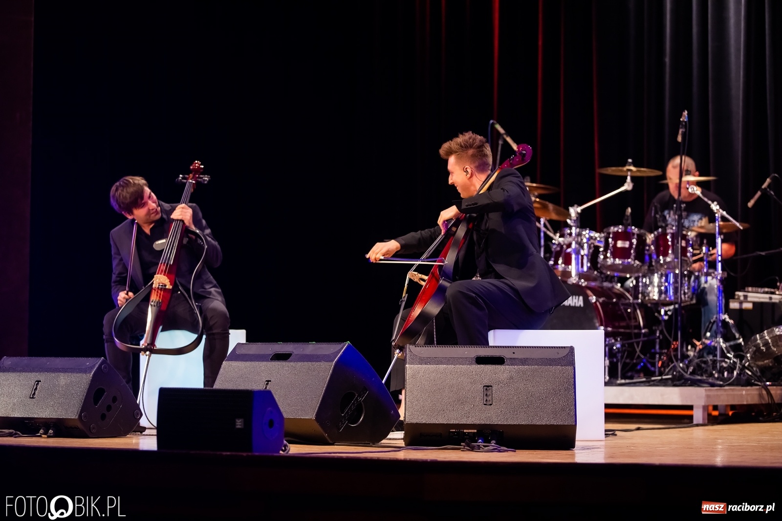 Zdjęcie w galerii na portalu naszraciborz.pl: Koncert Cello Brothers w Raciborskim Centrum Kultury wiadomości z regionu