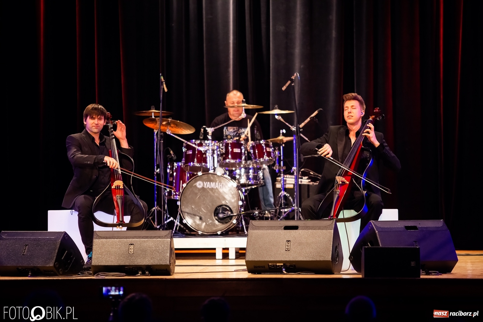 Zdjęcie w galerii na portalu naszraciborz.pl: Koncert Cello Brothers w Raciborskim Centrum Kultury wiadomości z regionu