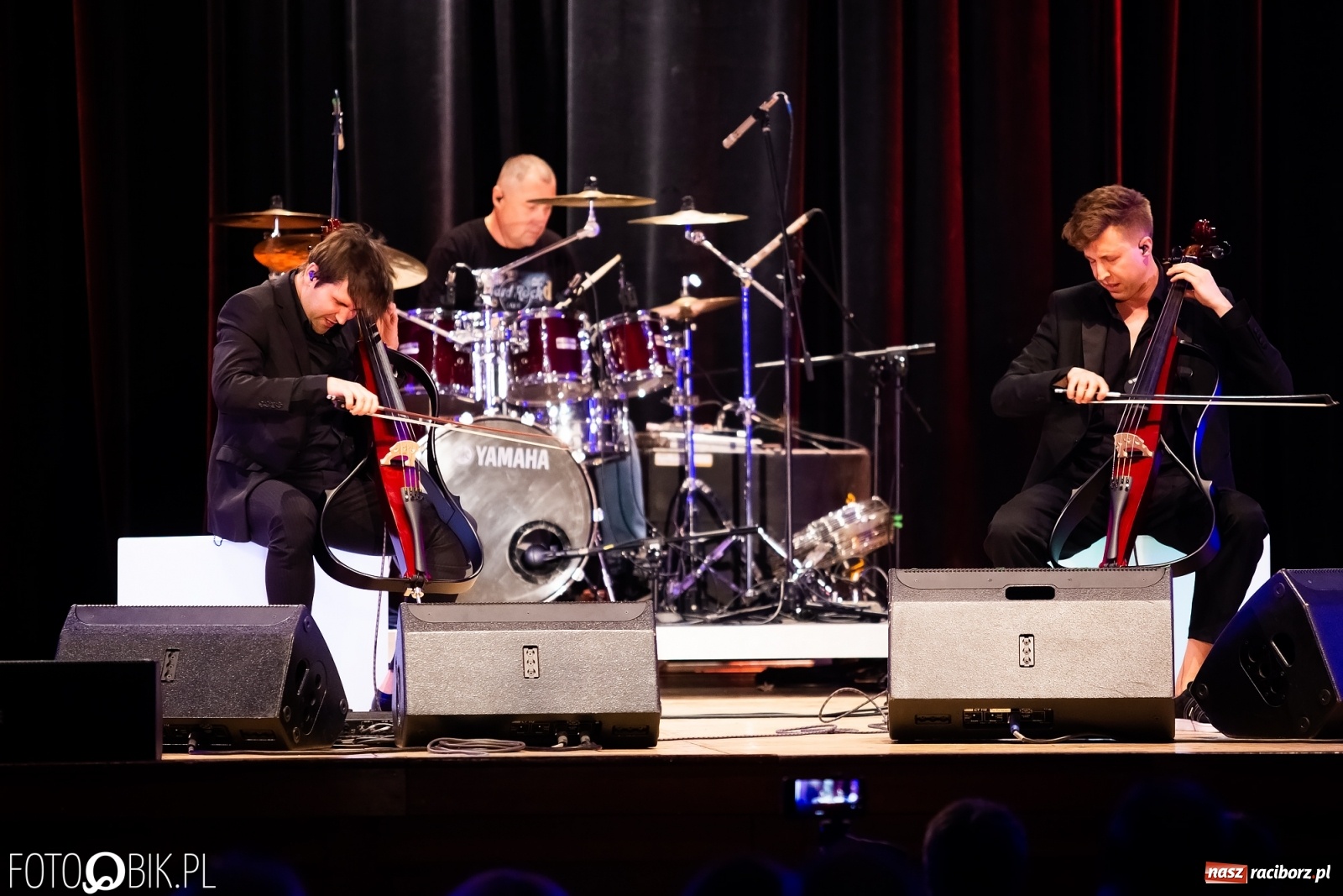 Zdjęcie w galerii na portalu naszraciborz.pl: Koncert Cello Brothers w Raciborskim Centrum Kultury wiadomości z regionu
