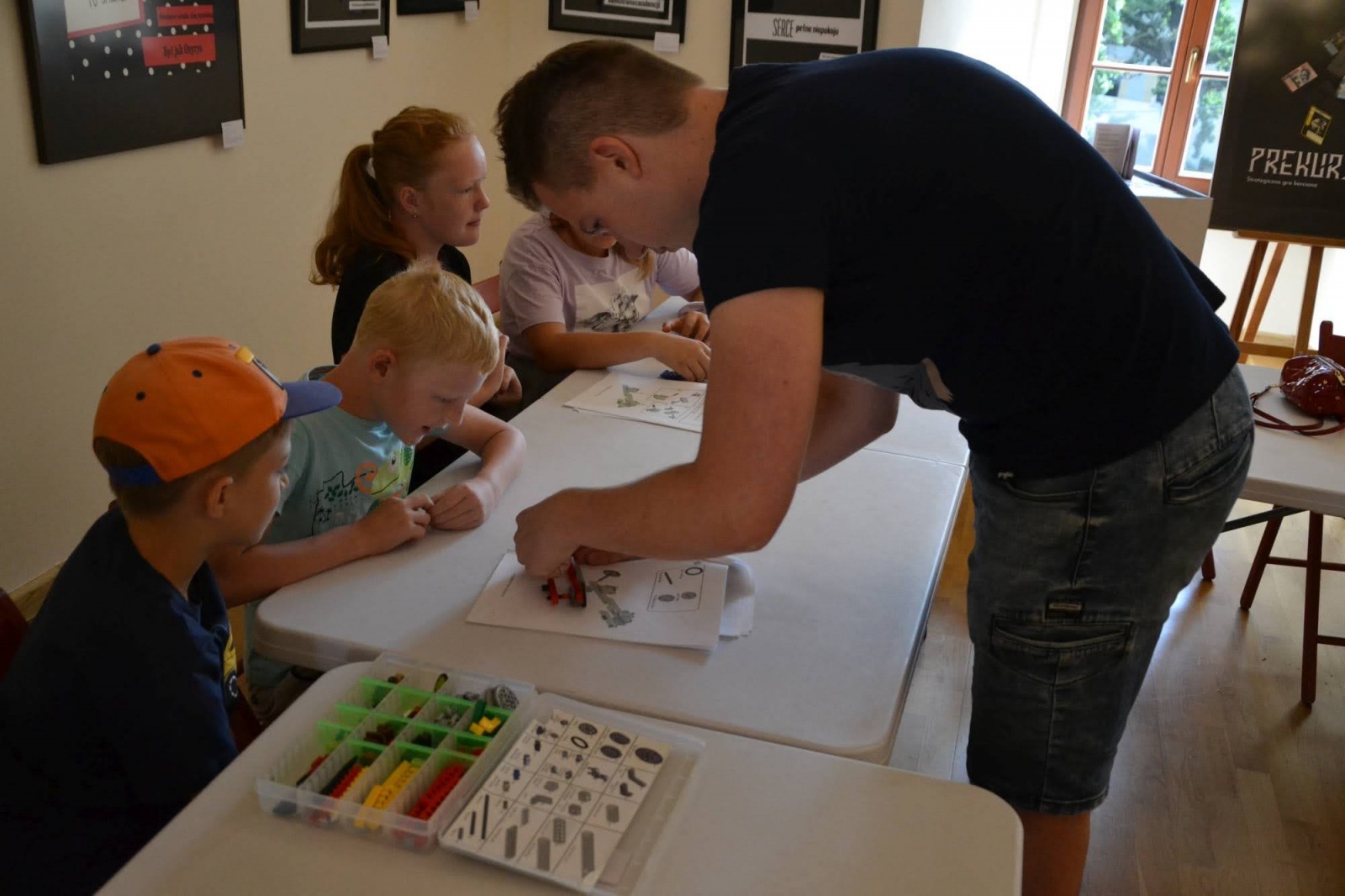 Zdjęcie w galerii na portalu naszraciborz.pl: Jesteśmy dobrzy w te klocki. Warsztaty Lego na Zamku Piastowskim  wiadomości z regionu