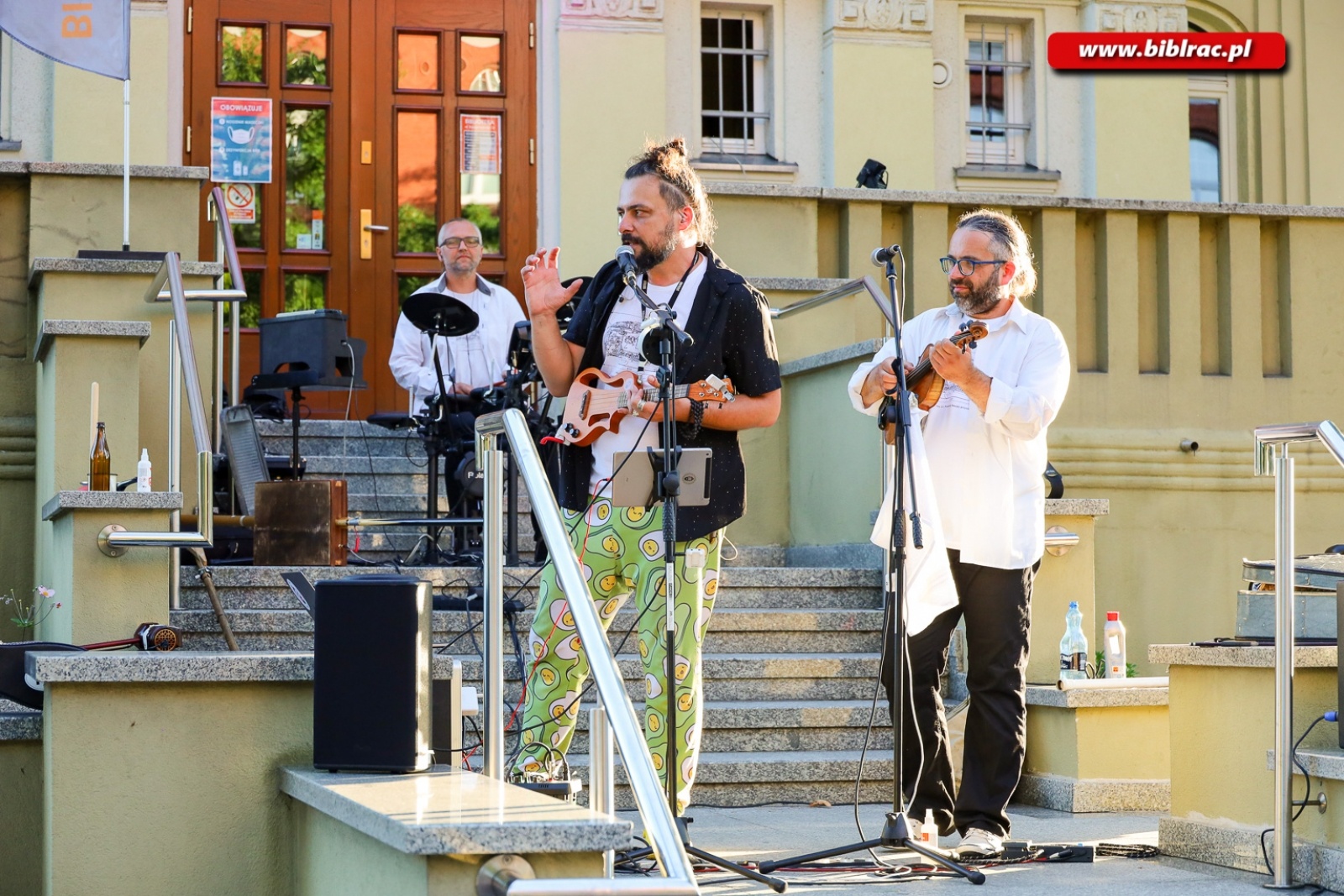 Zdjęcie w galerii na portalu naszraciborz.pl: Historia muzyki w kilku krótkich lekcjach. Bardzo muzyczny Letni Teatr na Schodach wiadomości z regionu
