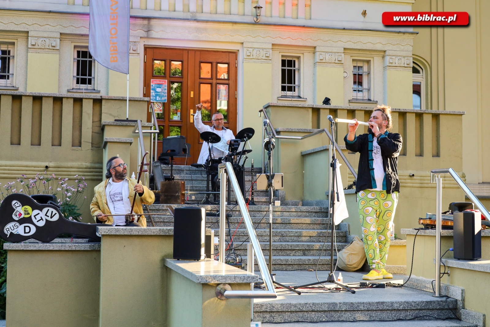 Zdjęcie w galerii na portalu naszraciborz.pl: Historia muzyki w kilku krótkich lekcjach. Bardzo muzyczny Letni Teatr na Schodach wiadomości z regionu