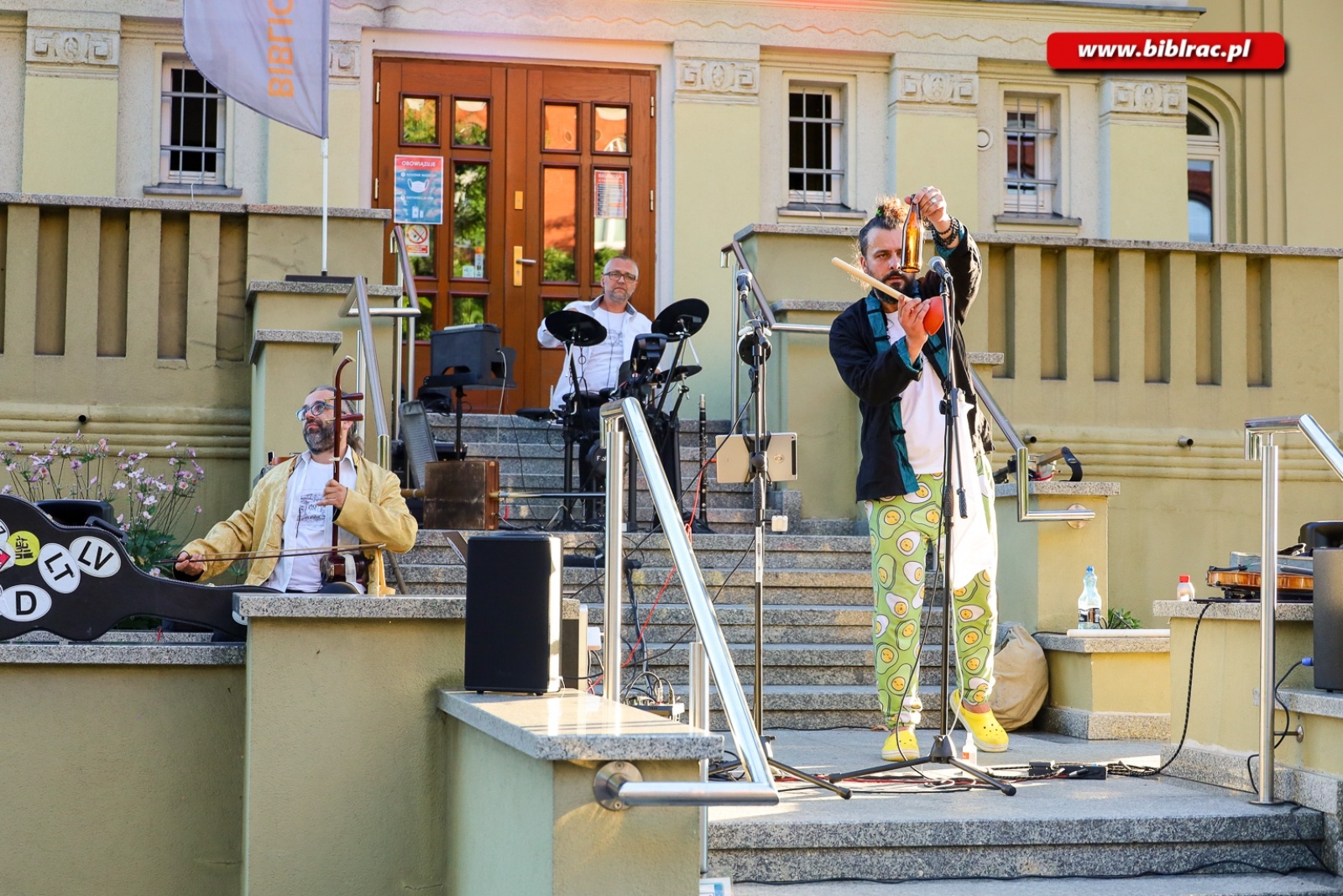 Zdjęcie w galerii na portalu naszraciborz.pl: Historia muzyki w kilku krótkich lekcjach. Bardzo muzyczny Letni Teatr na Schodach wiadomości z regionu