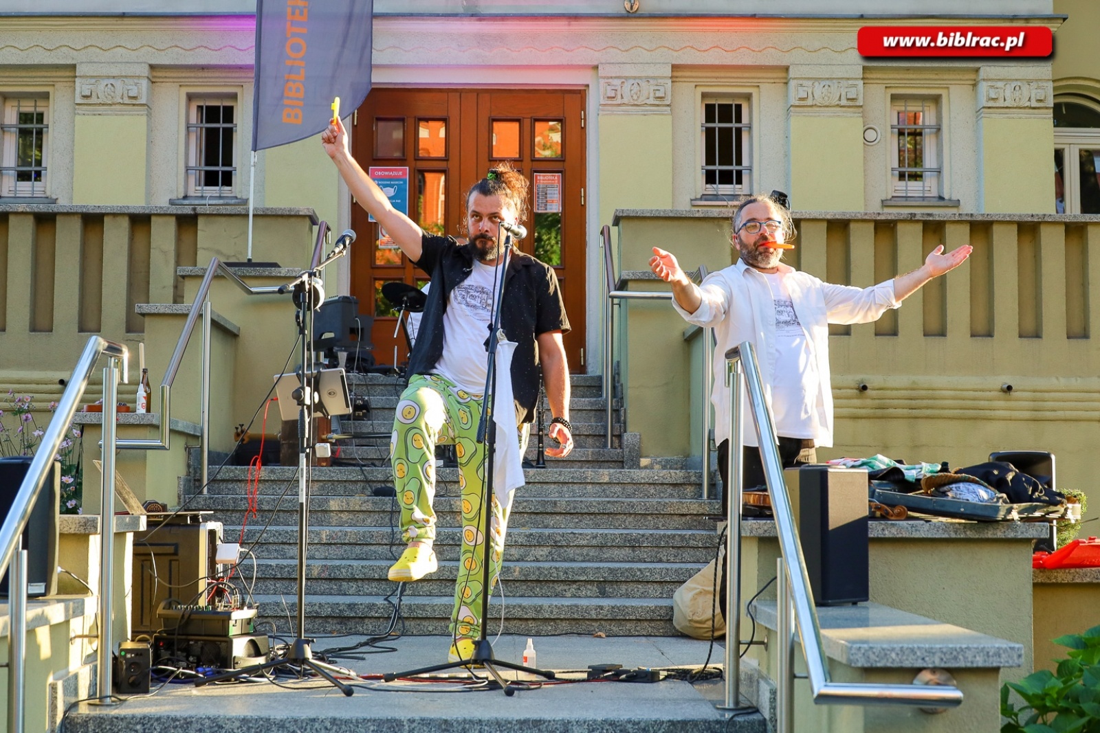 Zdjęcie w galerii na portalu naszraciborz.pl: Historia muzyki w kilku krótkich lekcjach. Bardzo muzyczny Letni Teatr na Schodach wiadomości z regionu