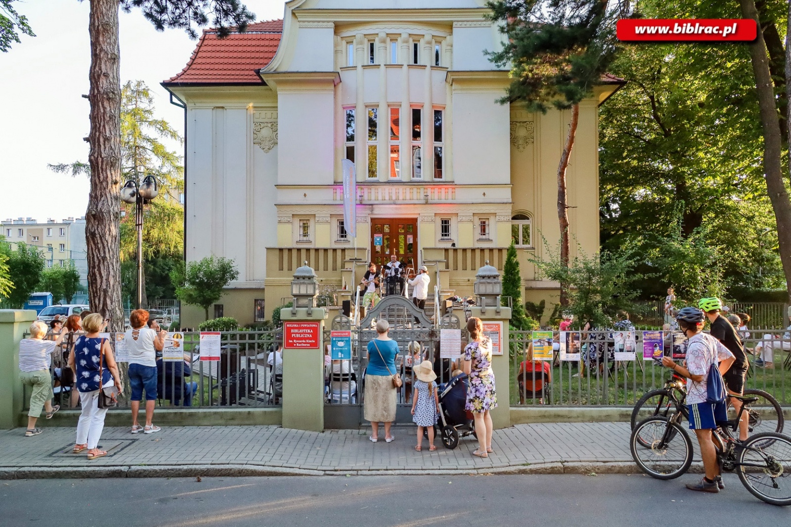 Zdjęcie w galerii na portalu naszraciborz.pl: Historia muzyki w kilku krótkich lekcjach. Bardzo muzyczny Letni Teatr na Schodach wiadomości z regionu