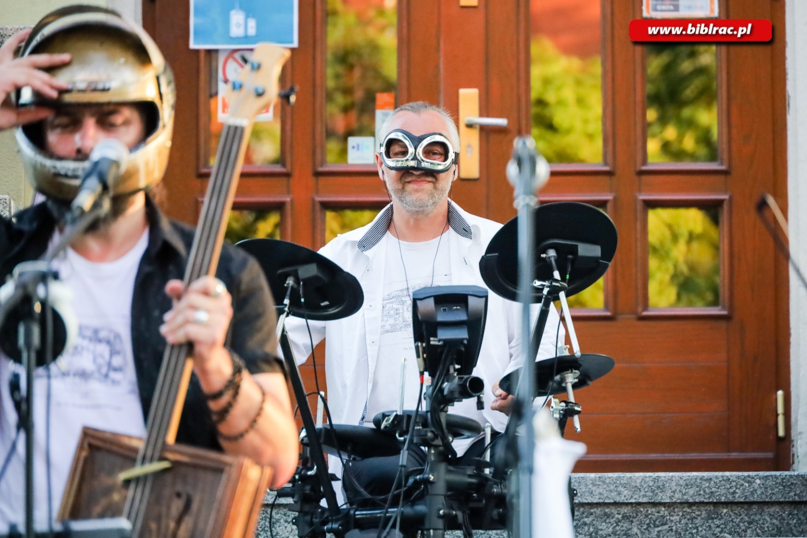 Zdjęcie w galerii na portalu naszraciborz.pl: Historia muzyki w kilku krótkich lekcjach. Bardzo muzyczny Letni Teatr na Schodach wiadomości z regionu