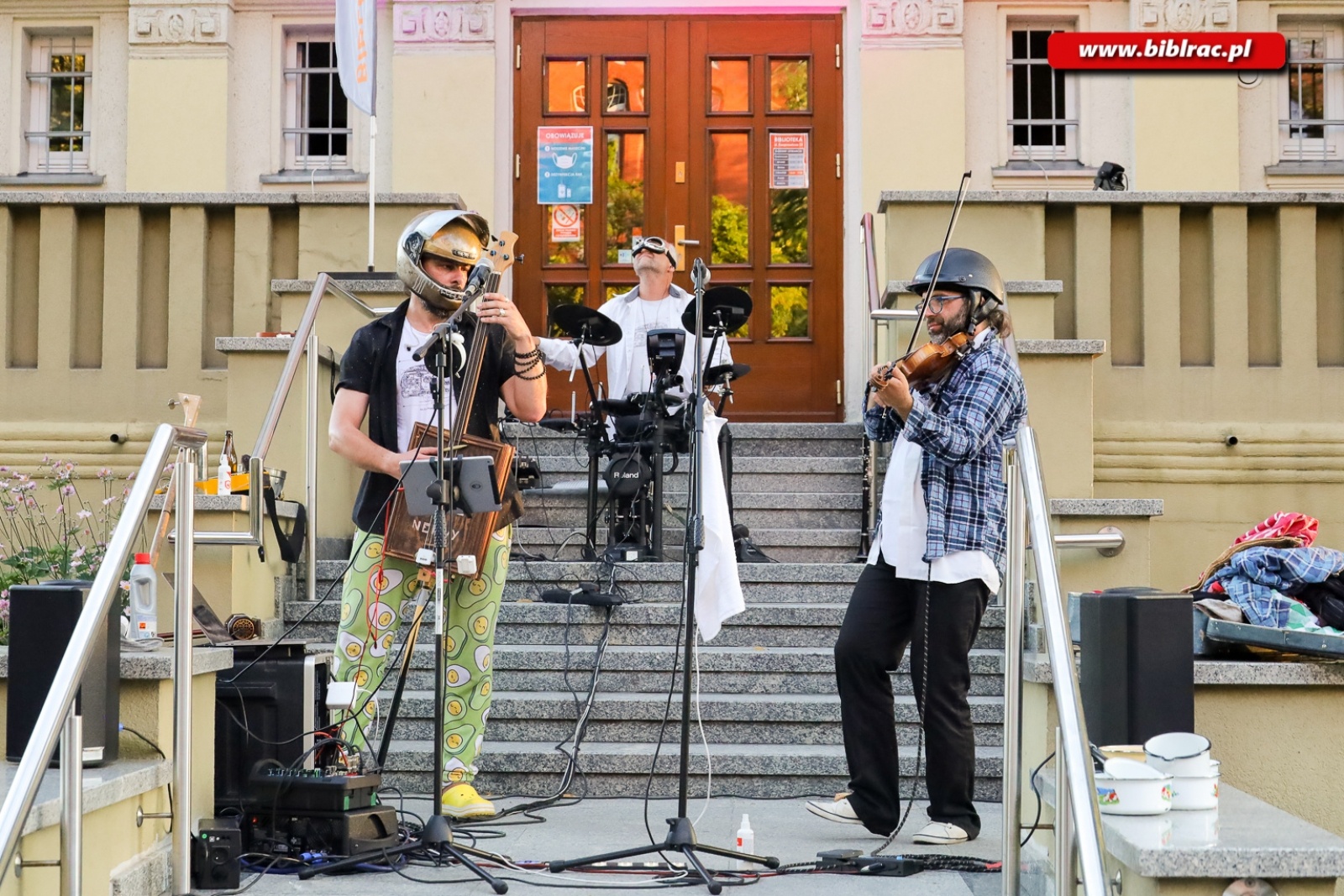 Zdjęcie w galerii na portalu naszraciborz.pl: Historia muzyki w kilku krótkich lekcjach. Bardzo muzyczny Letni Teatr na Schodach wiadomości z regionu