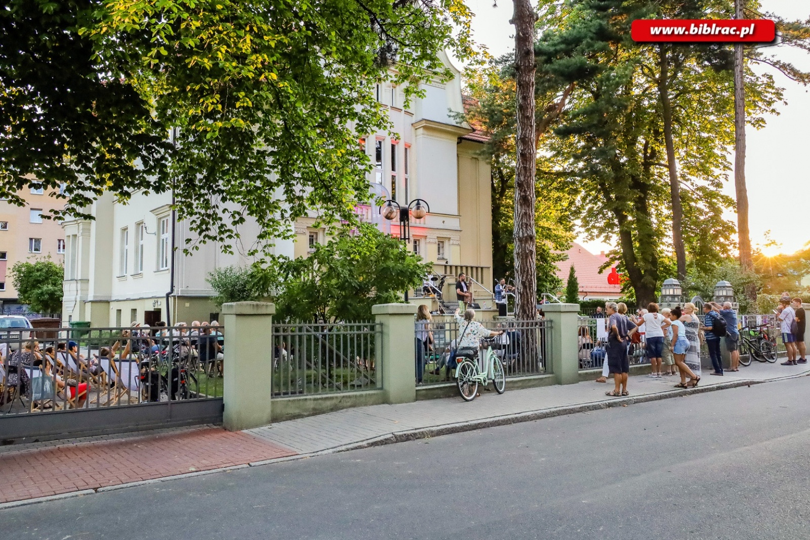Zdjęcie w galerii na portalu naszraciborz.pl: Historia muzyki w kilku krótkich lekcjach. Bardzo muzyczny Letni Teatr na Schodach wiadomości z regionu
