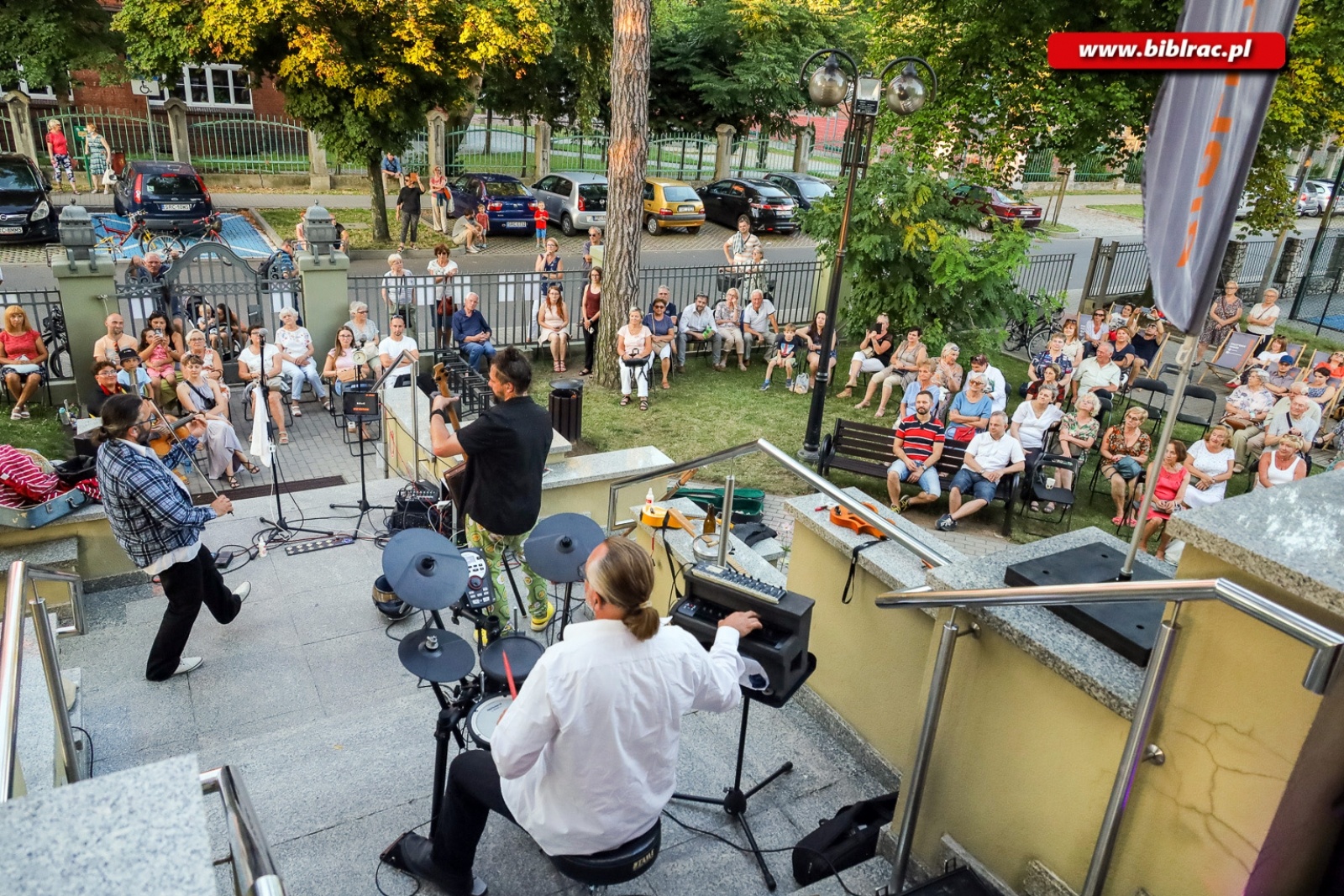 Zdjęcie w galerii na portalu naszraciborz.pl: Historia muzyki w kilku krótkich lekcjach. Bardzo muzyczny Letni Teatr na Schodach wiadomości z regionu