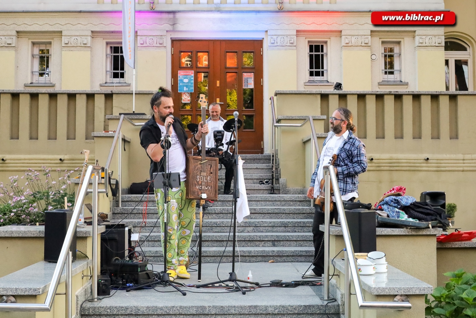 Zdjęcie w galerii na portalu naszraciborz.pl: Historia muzyki w kilku krótkich lekcjach. Bardzo muzyczny Letni Teatr na Schodach wiadomości z regionu