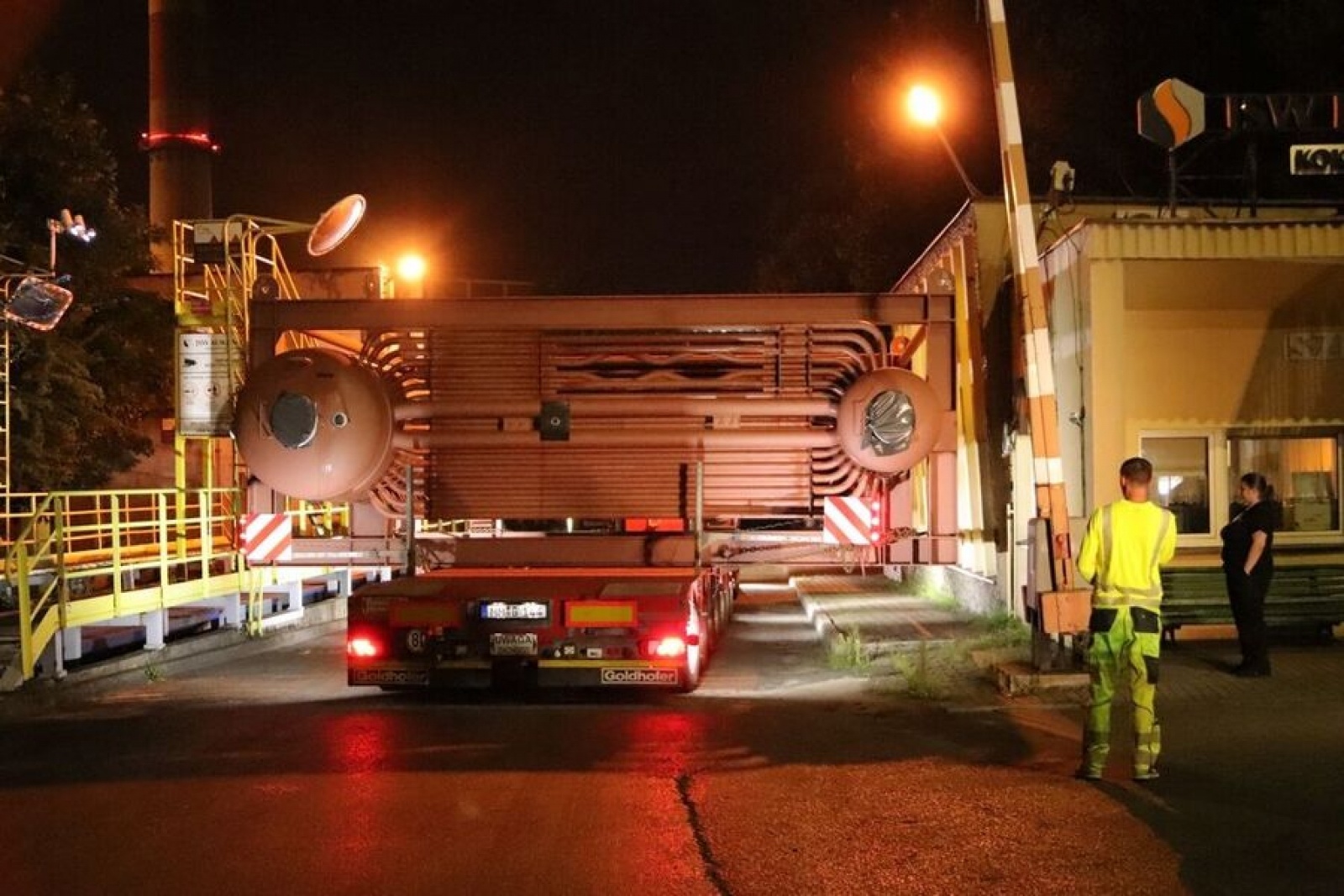 Zdjęcie w galerii na portalu naszraciborz.pl: Transport wielkogabarytowy z Rafako do Radlina wiadomości z regionu