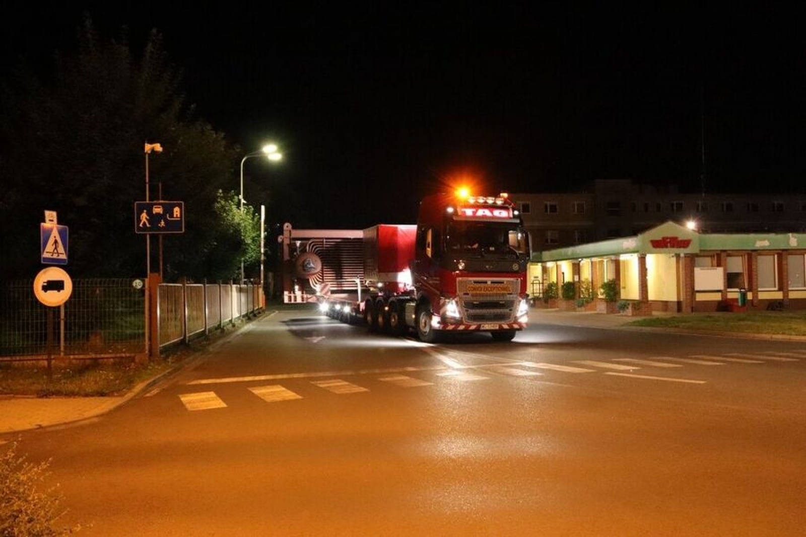 Zdjęcie w galerii na portalu naszraciborz.pl: Transport wielkogabarytowy z Rafako do Radlina wiadomości z regionu