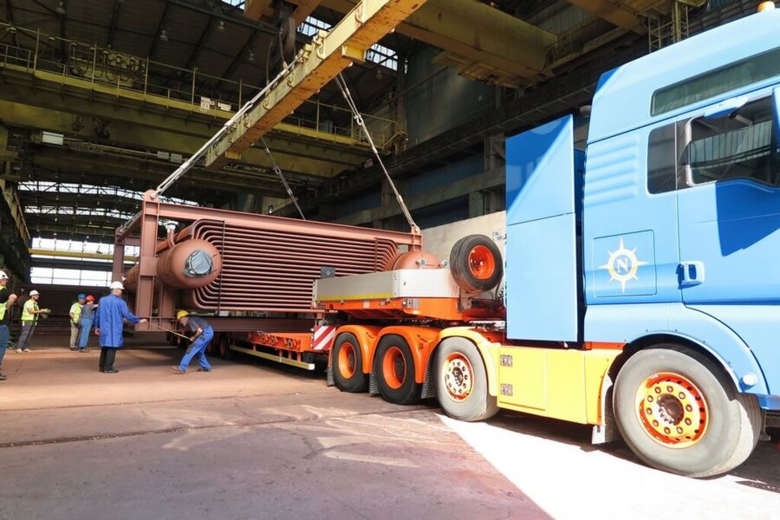 Zdjęcie w galerii na portalu naszraciborz.pl: Transport wielkogabarytowy z Rafako do Radlina wiadomości z regionu