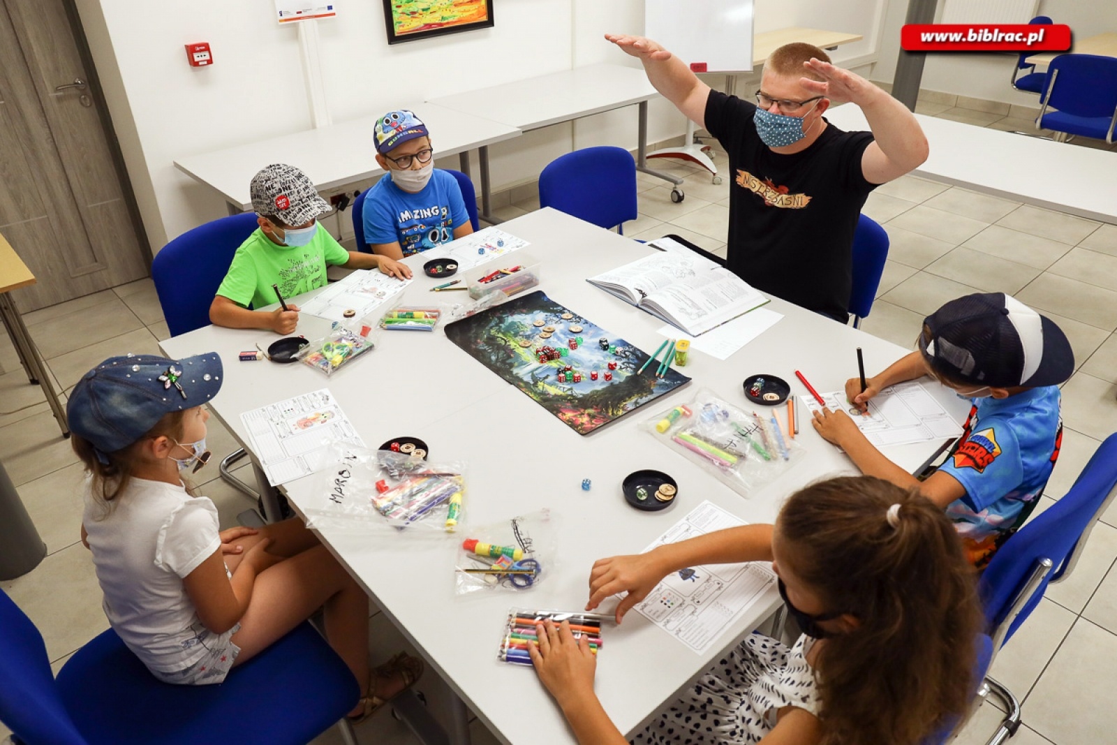 Zdjęcie w galerii na portalu naszraciborz.pl: Spotkanie z Mistrzem Baśni w bibliotece - warsztaty RPG dla dzieci wiadomości z regionu