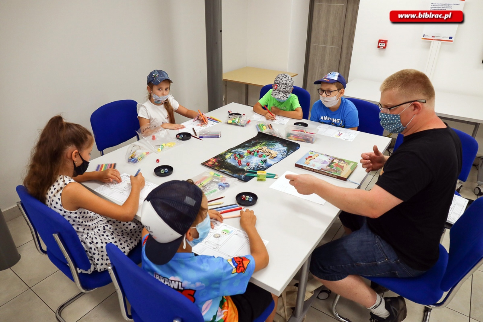 Zdjęcie w galerii na portalu naszraciborz.pl: Spotkanie z Mistrzem Baśni w bibliotece - warsztaty RPG dla dzieci wiadomości z regionu