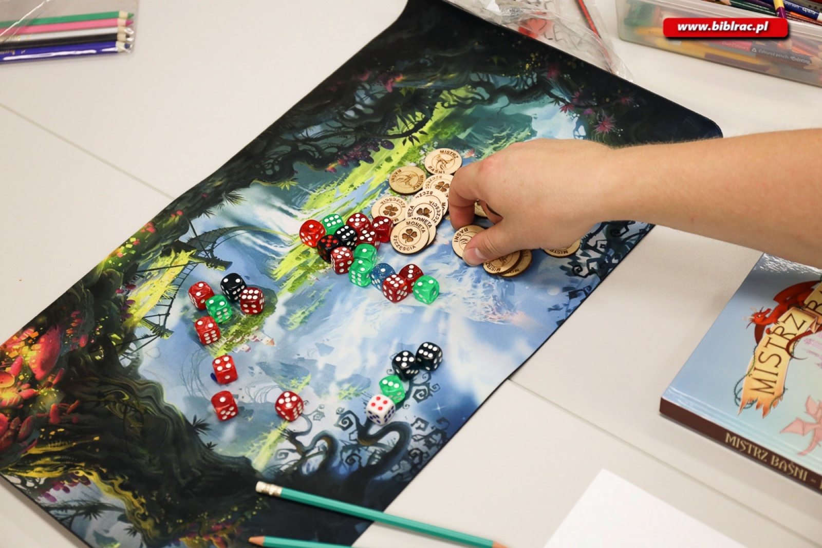 Zdjęcie w galerii na portalu naszraciborz.pl: Spotkanie z Mistrzem Baśni w bibliotece - warsztaty RPG dla dzieci wiadomości z regionu