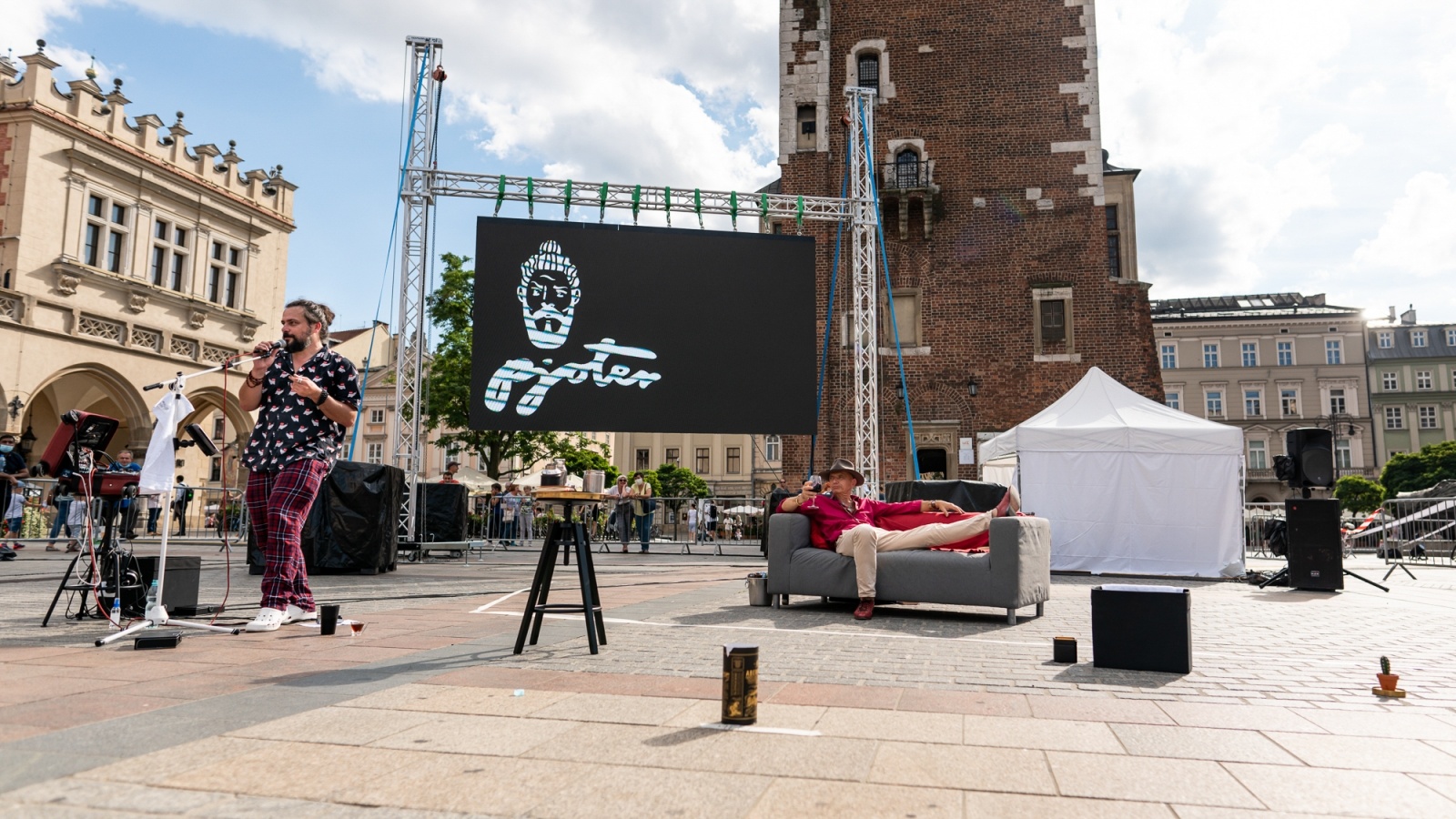 Zdjęcie w galerii na portalu naszraciborz.pl: Biblioteka zaprasza na spektakl - Kawaler wiadomości z regionu