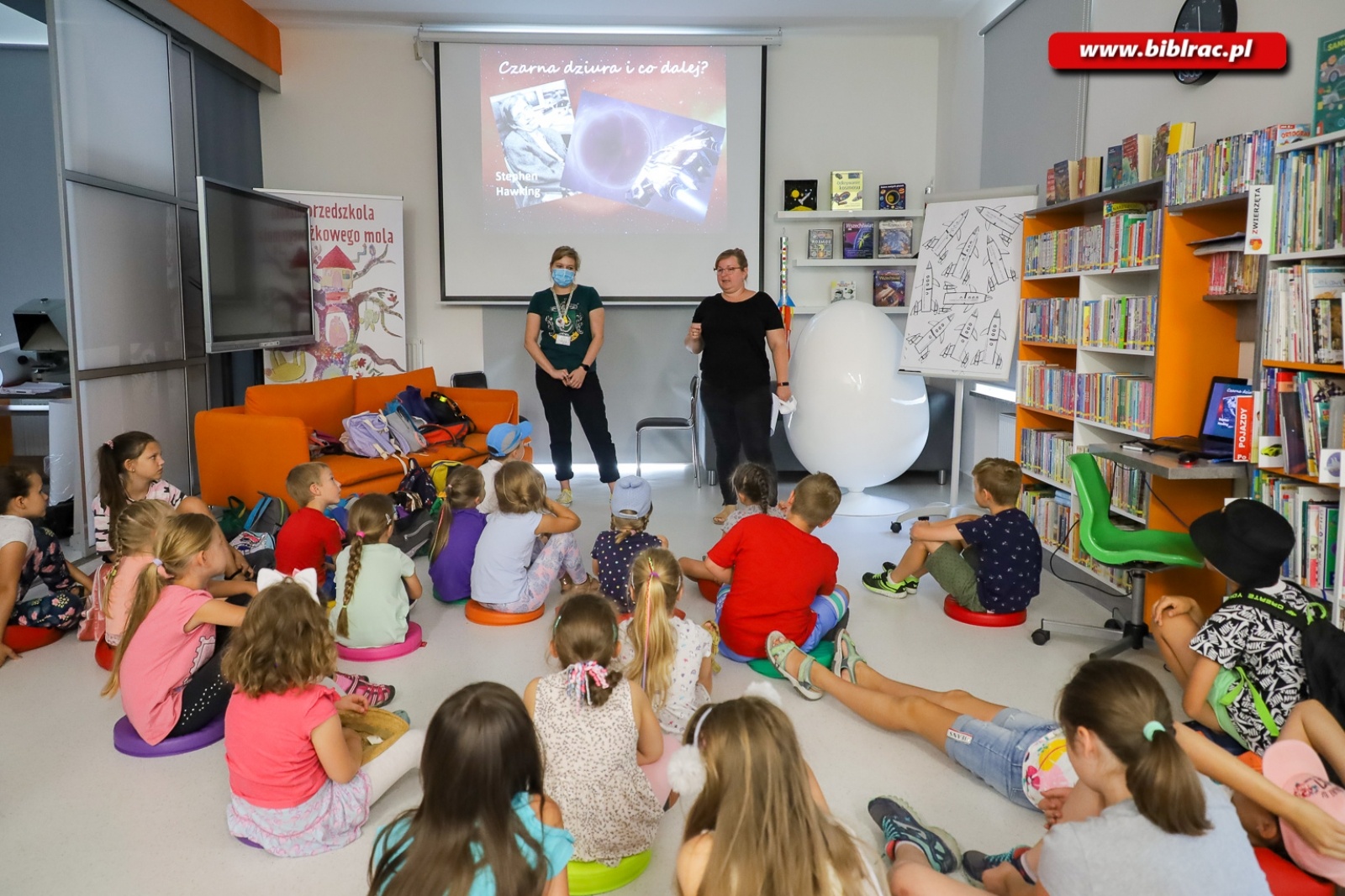 Zdjęcie w galerii na portalu naszraciborz.pl: Czarne dziury i Wielki Wybuch. Kosmiczne lato z biblioteką [FOTO] wiadomości z regionu