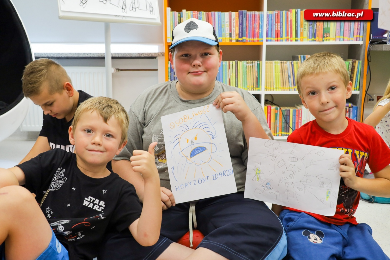 Zdjęcie w galerii na portalu naszraciborz.pl: Czarne dziury i Wielki Wybuch. Kosmiczne lato z biblioteką [FOTO] wiadomości z regionu